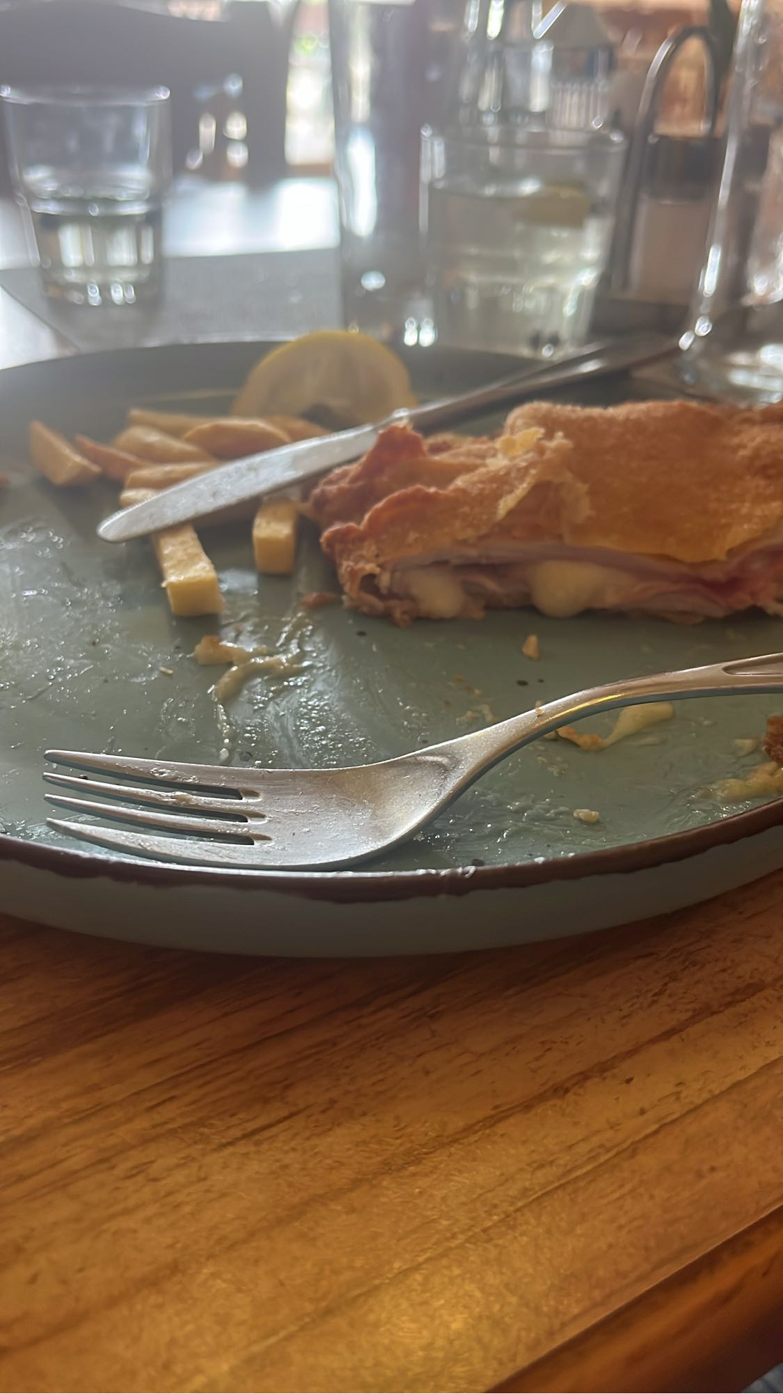 Schnitzel con papas fritas