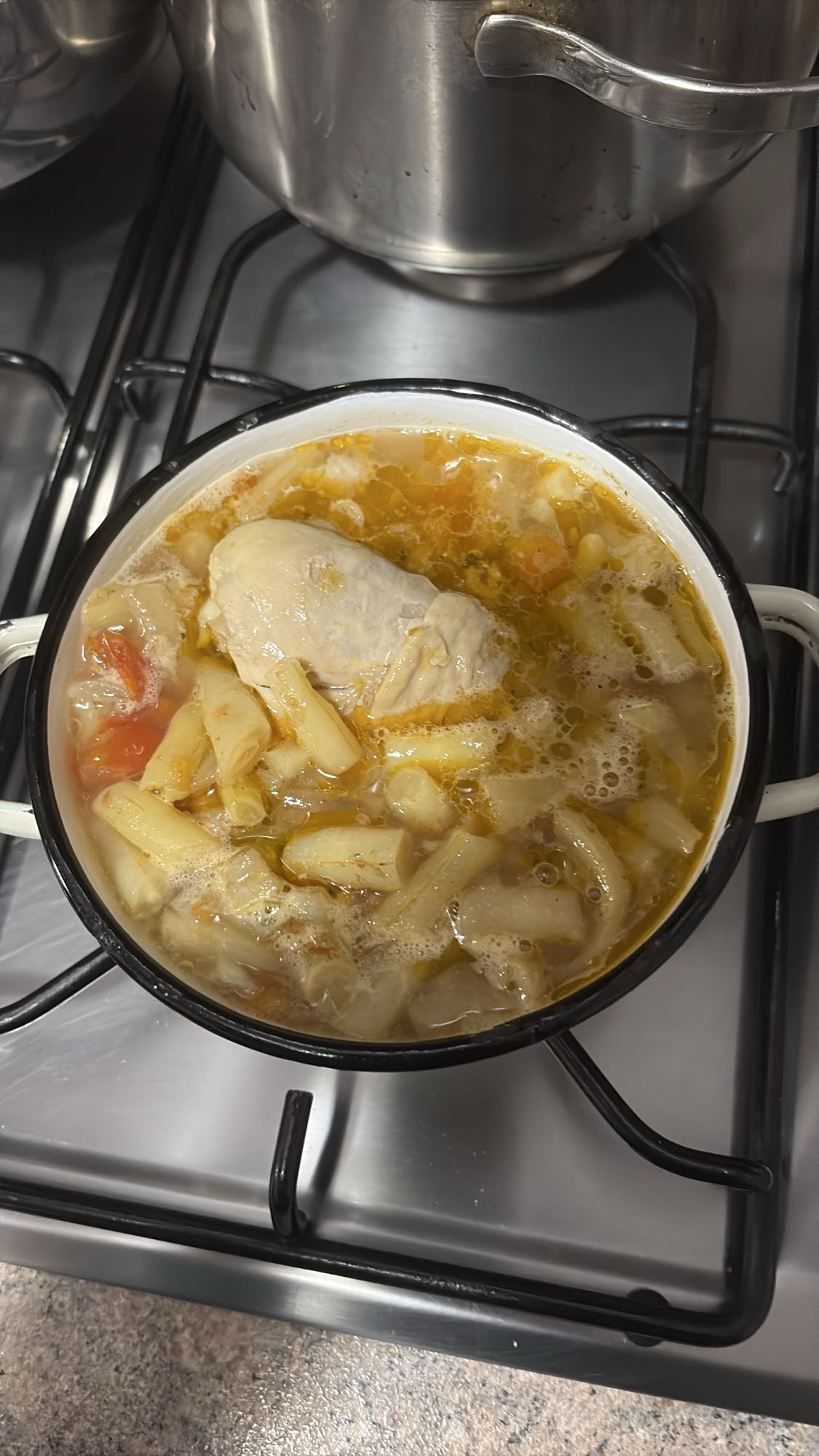 Supă cu pui și paste