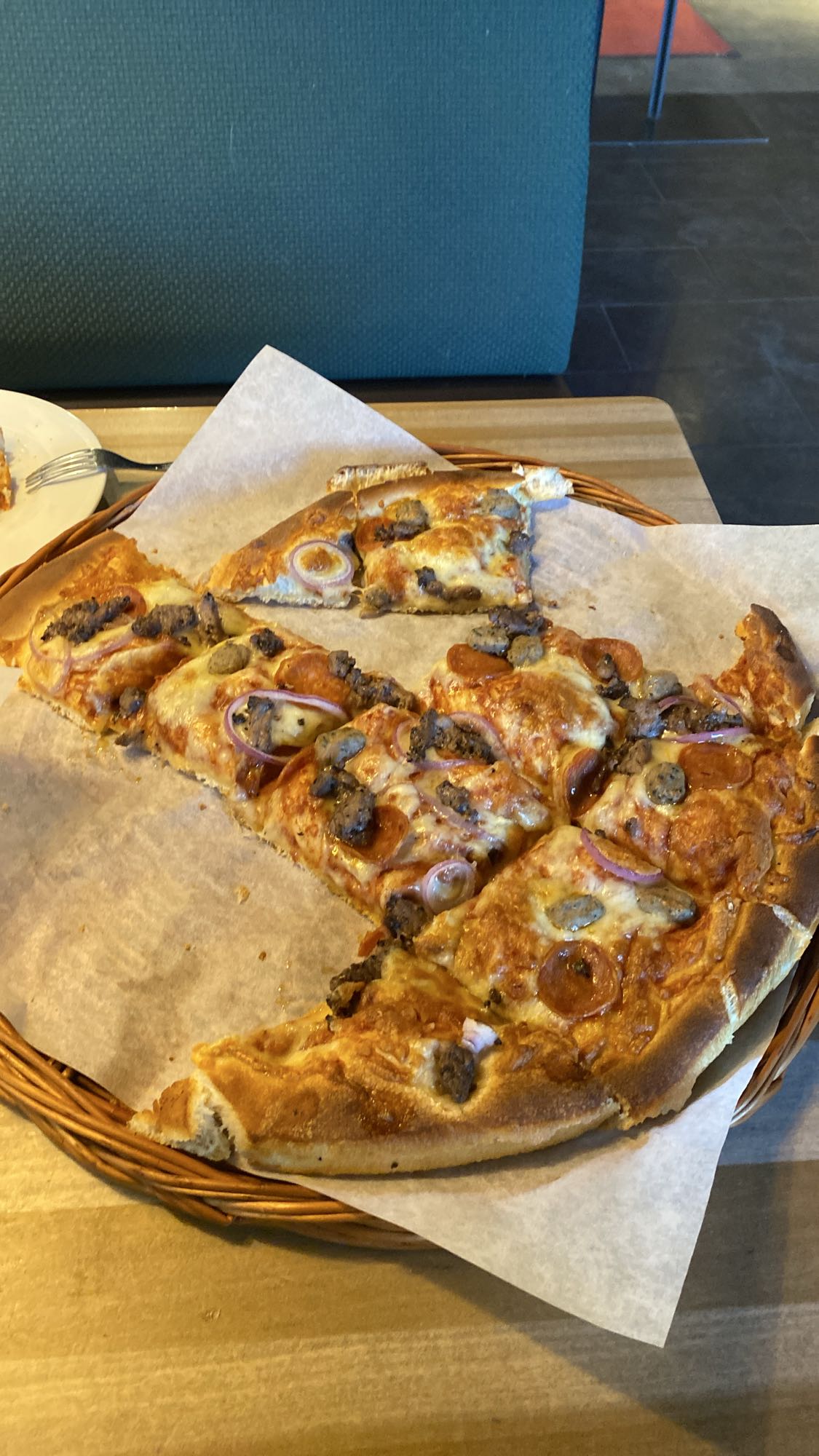 Kjøttpizza med løk