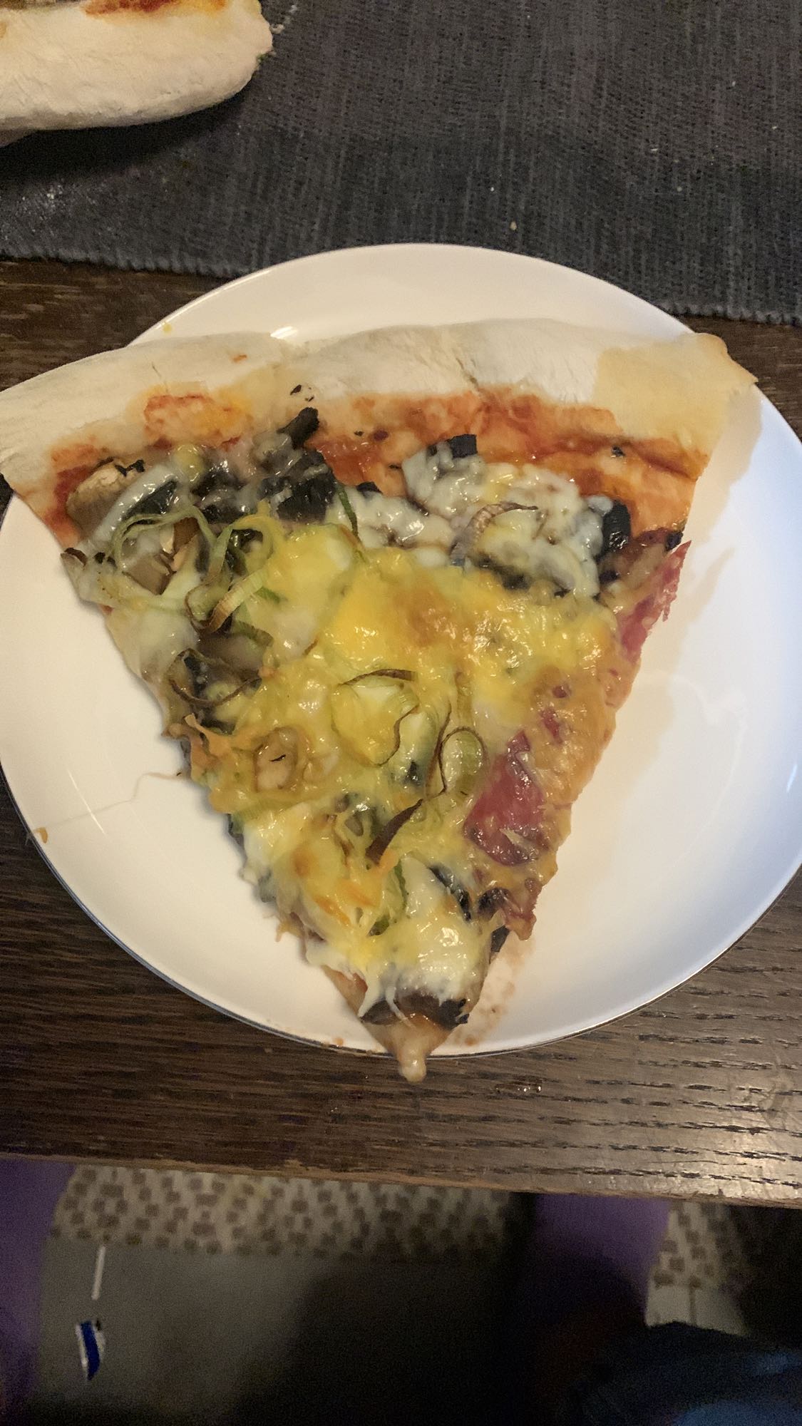 Pizza z warzywami i serem