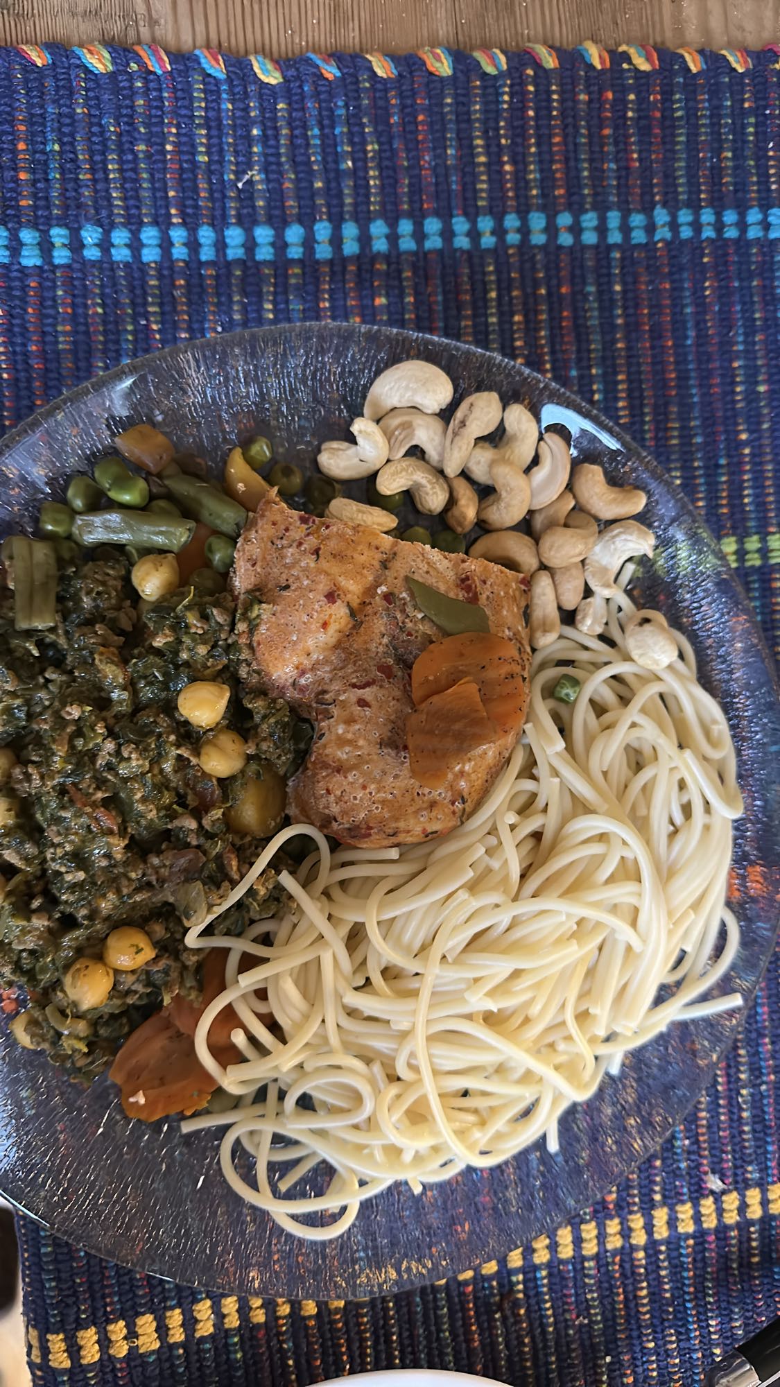 Kyckling med pasta och nötter