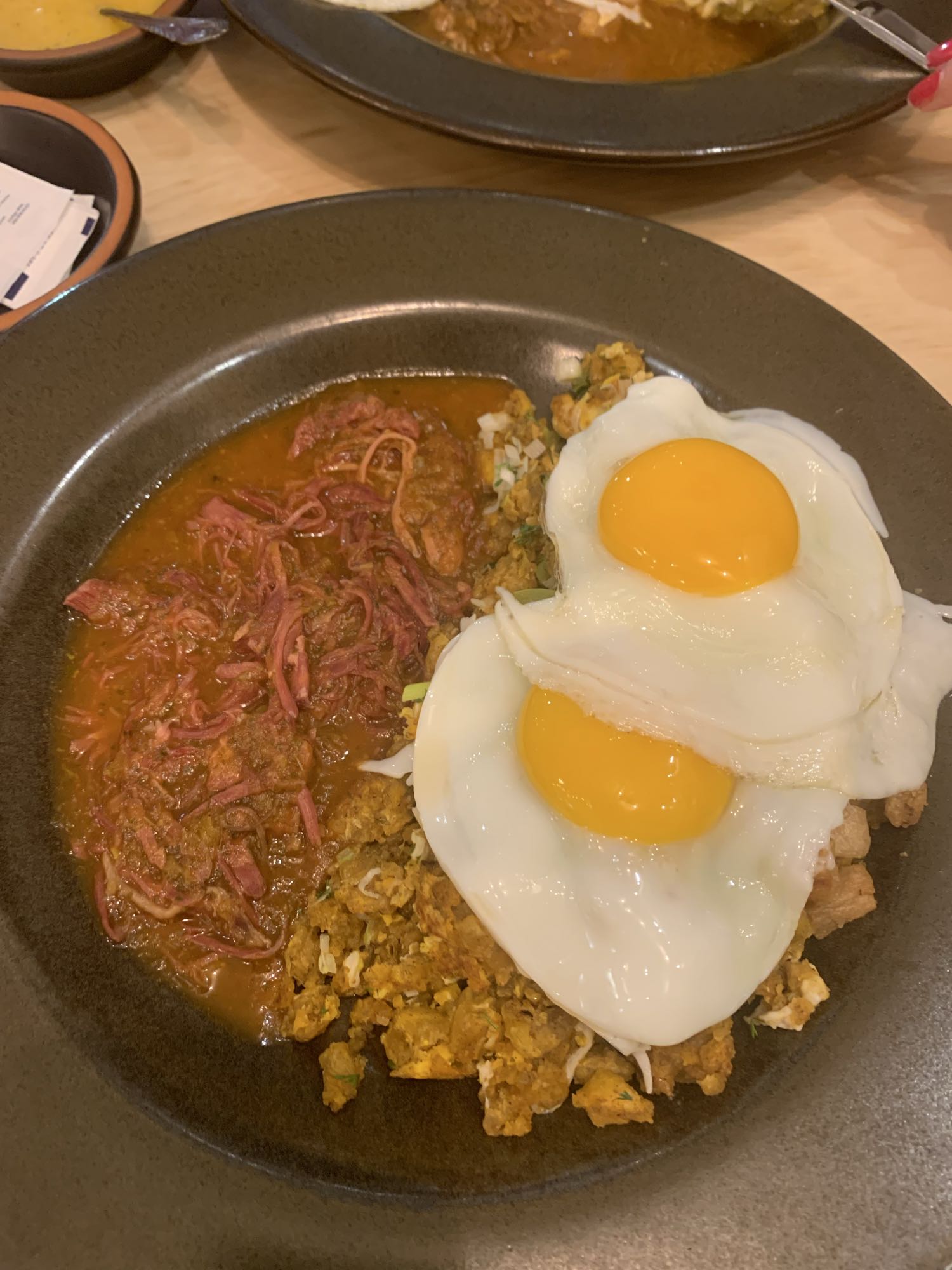 Huevos con carne y arroz