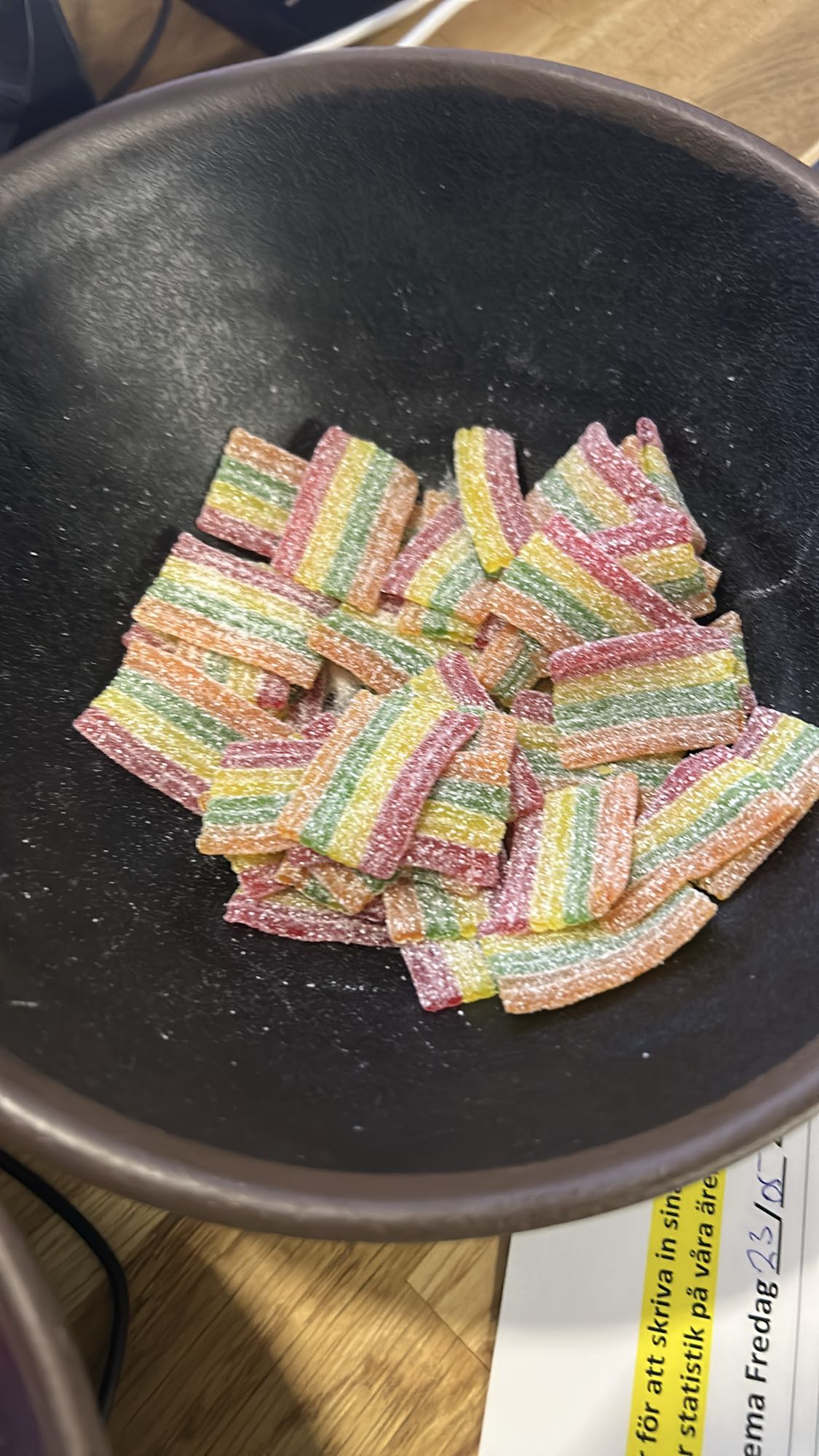 Sura regnbågsgodisar