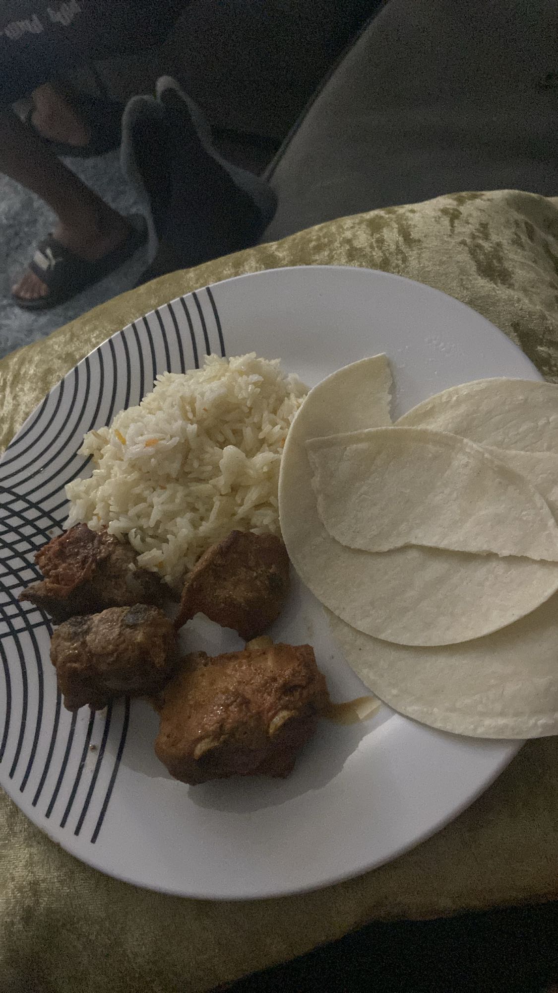 Arroz, tortillas y carne