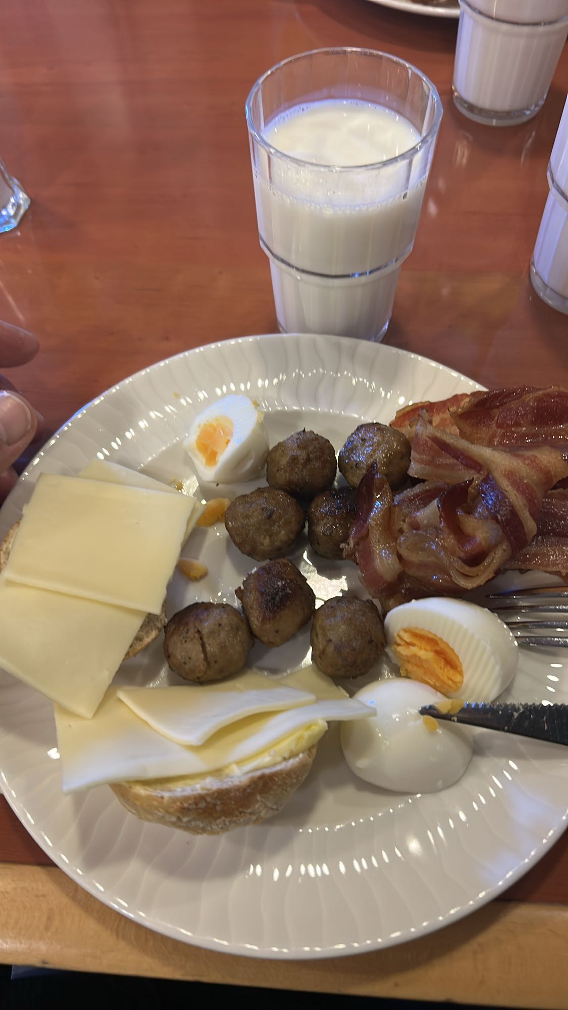 Frukosttallrik med mjölk