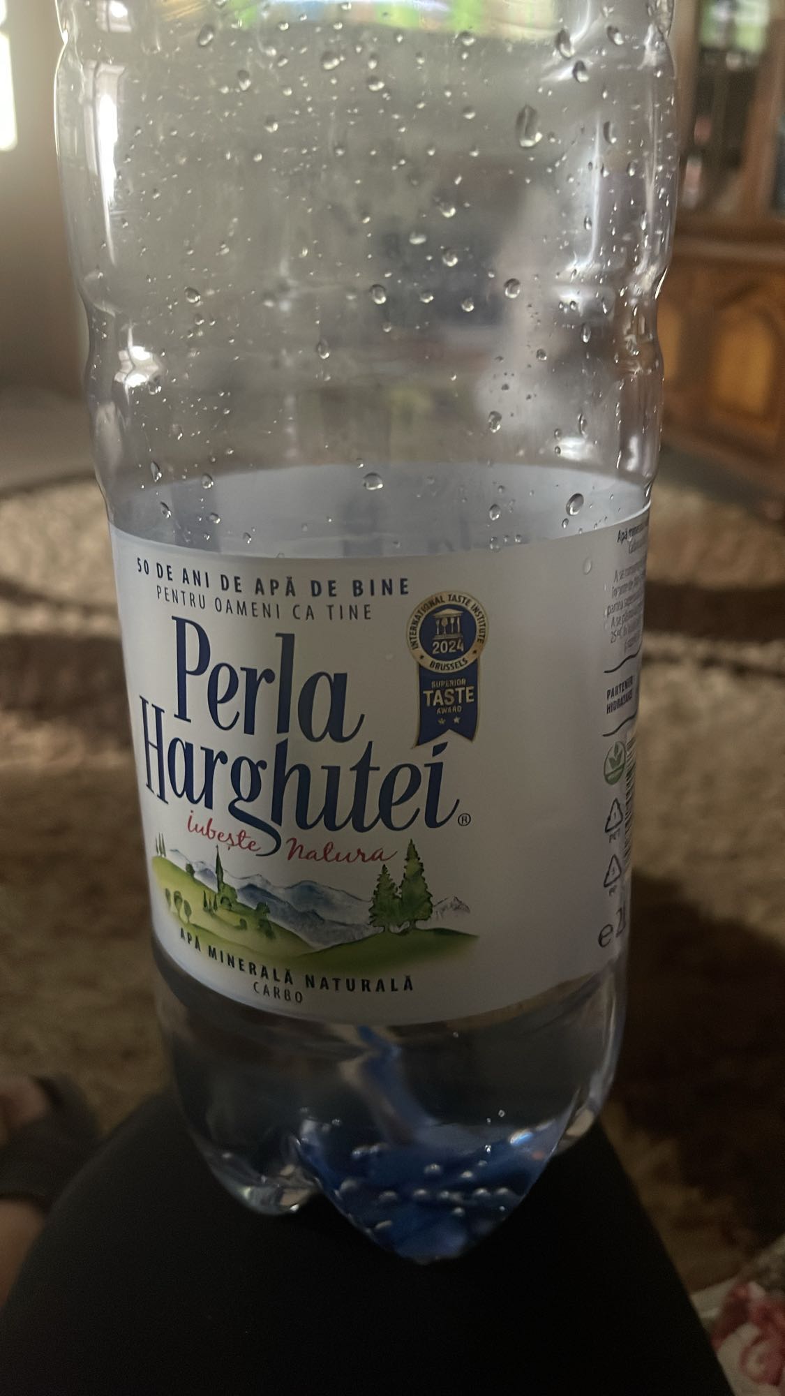 Apă minerală carbogazoasă