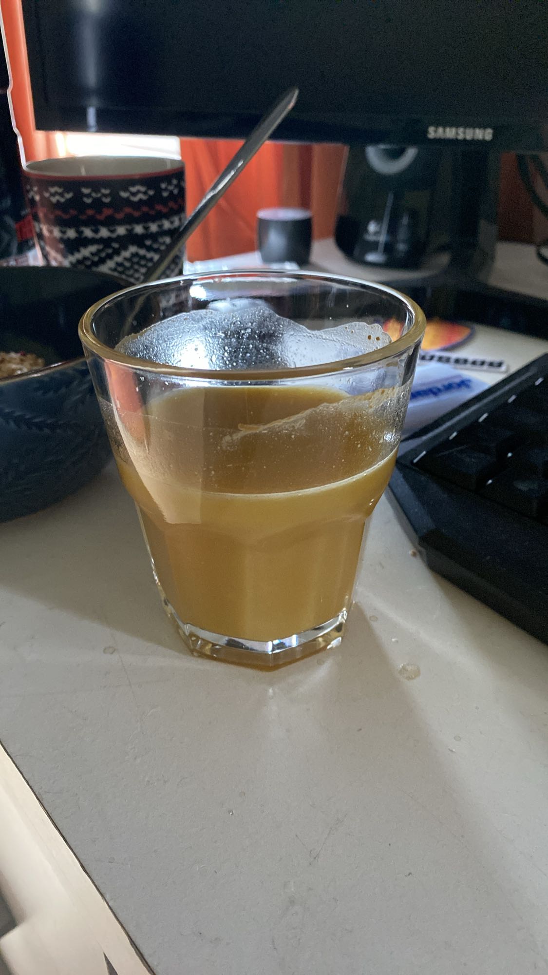 Appelsinjuice med ingefær