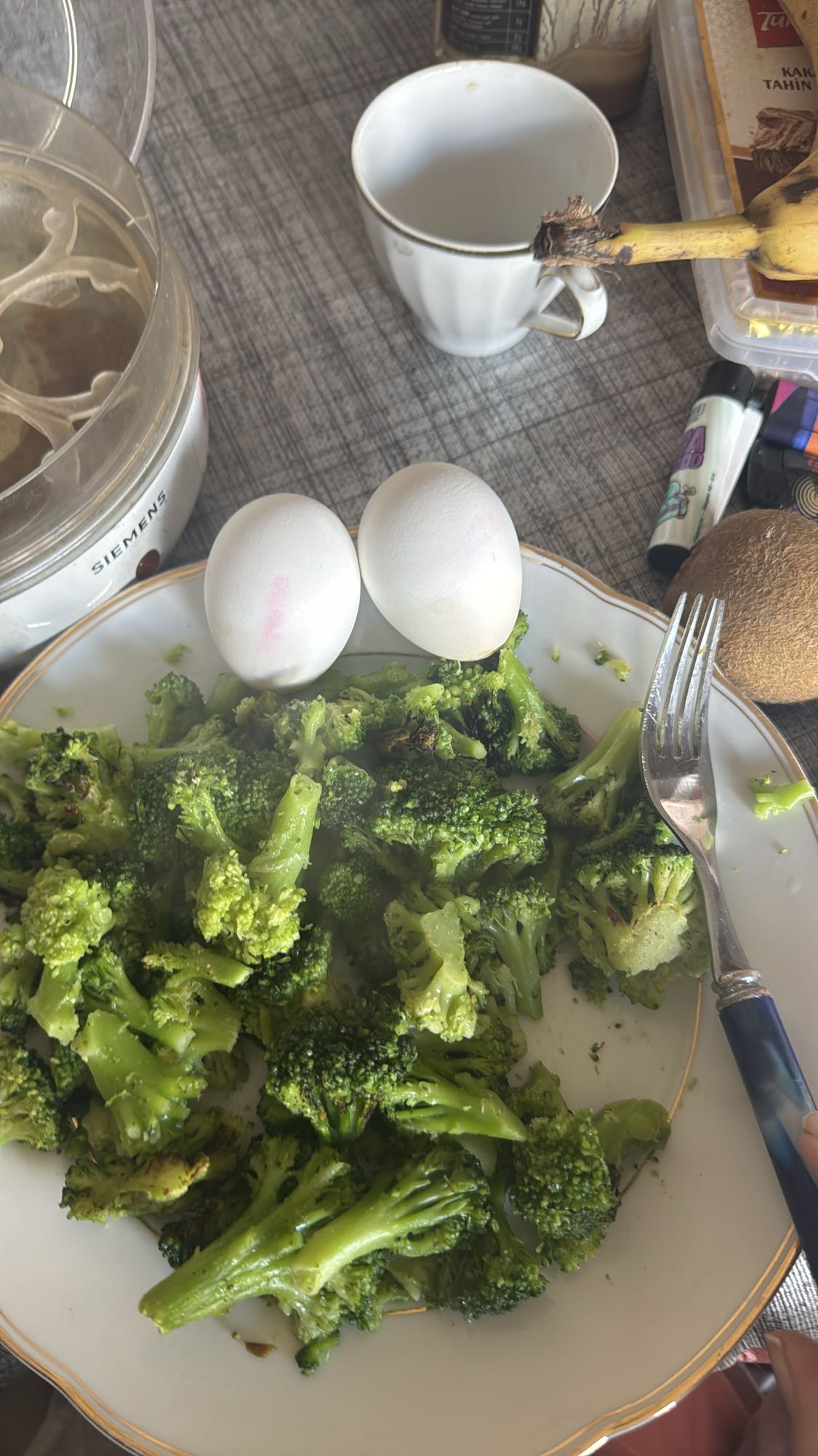 بيض وبروكلي