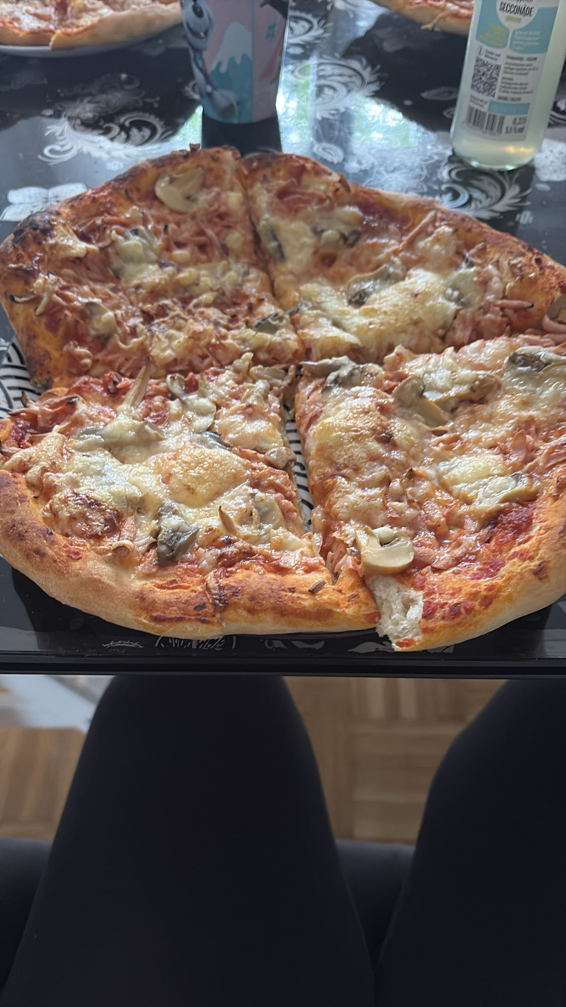 Gombás sonkás pizza