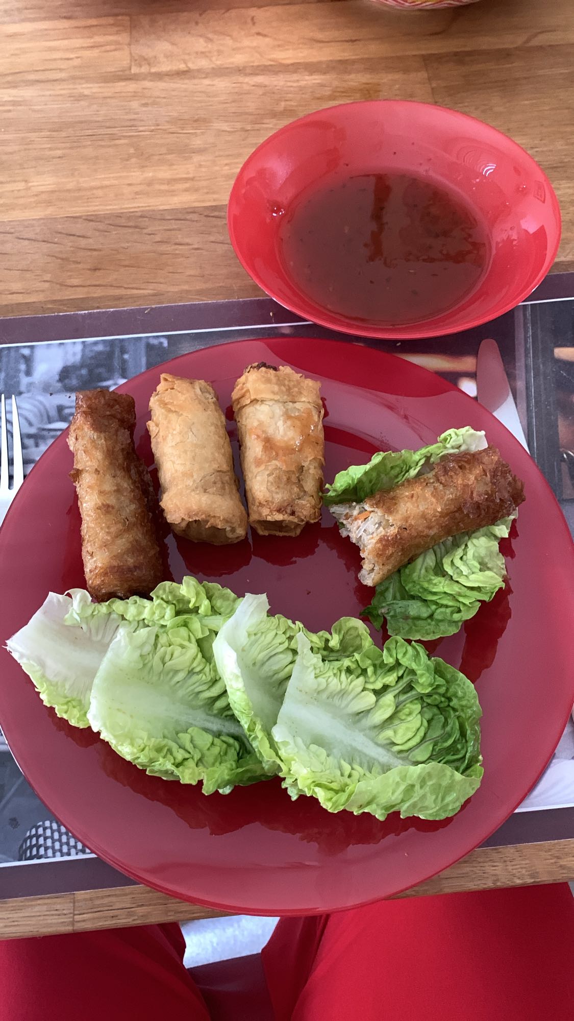 Nems avec laitue et sauce