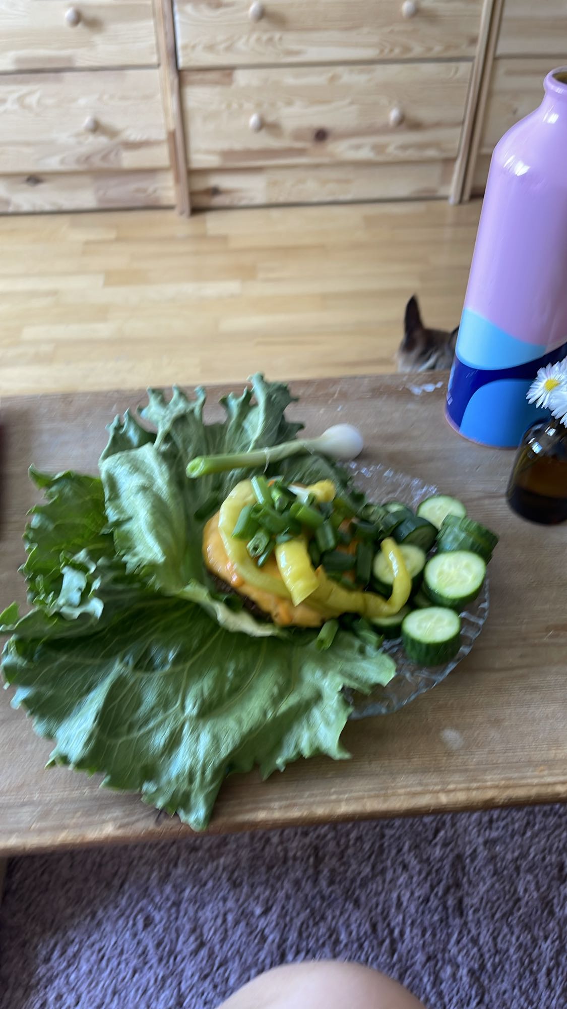 Salladsburgare med grönsaker