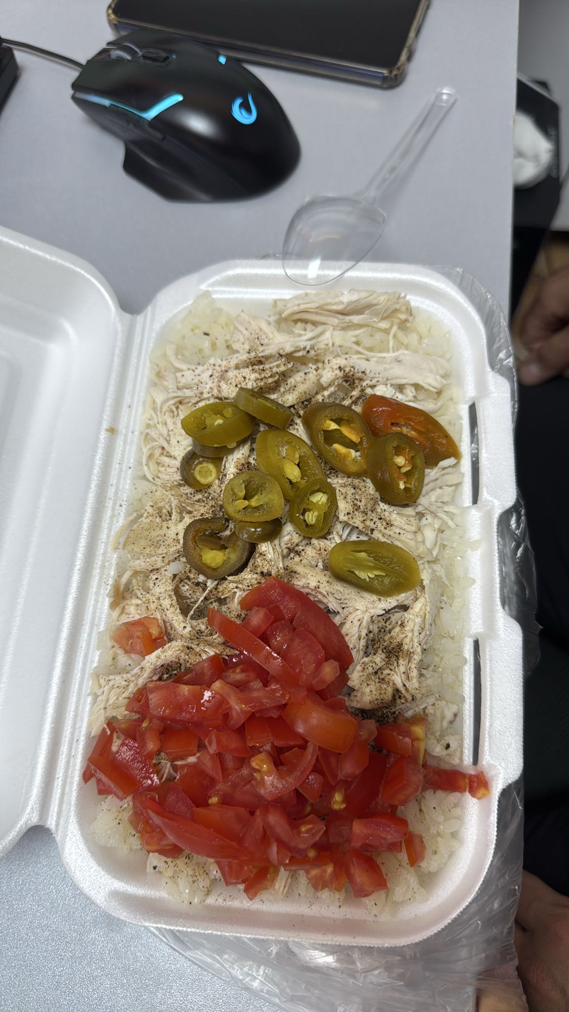 Tavuklu pilav tabağı