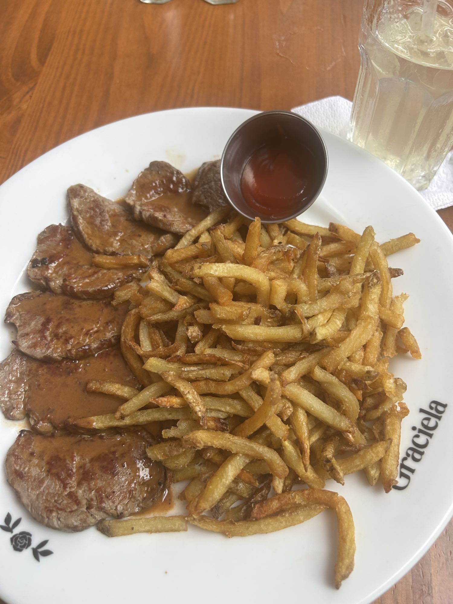 Bife con papas fritas
