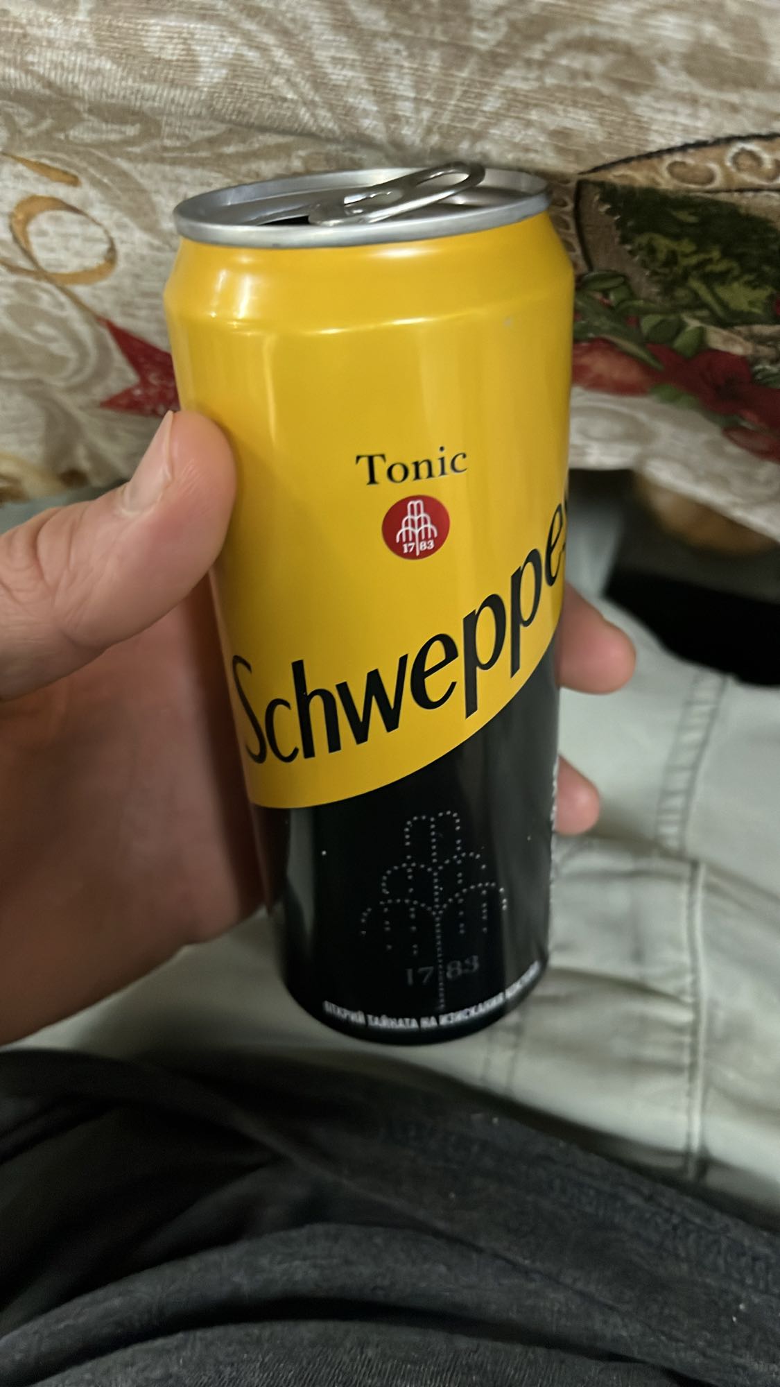 Тоник Швепс