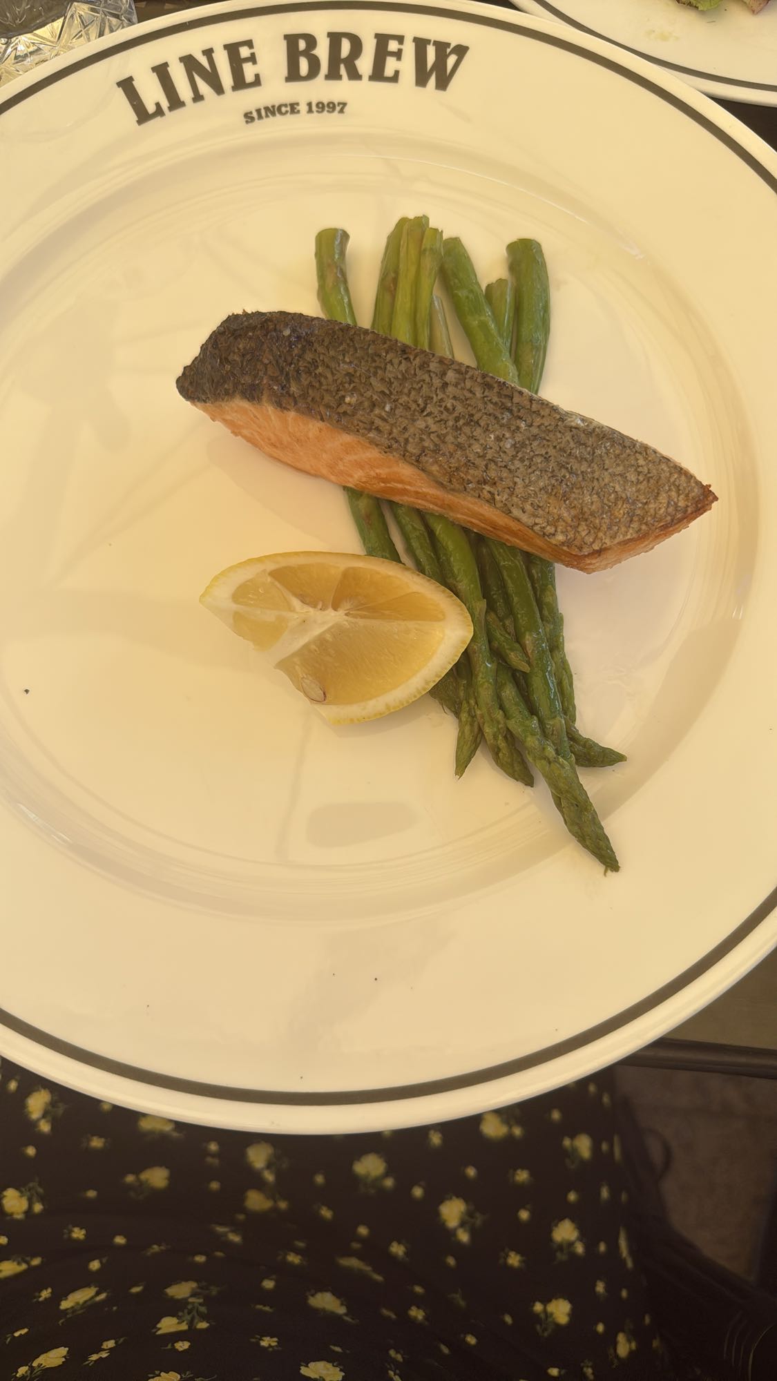 лосось с аспарагусом