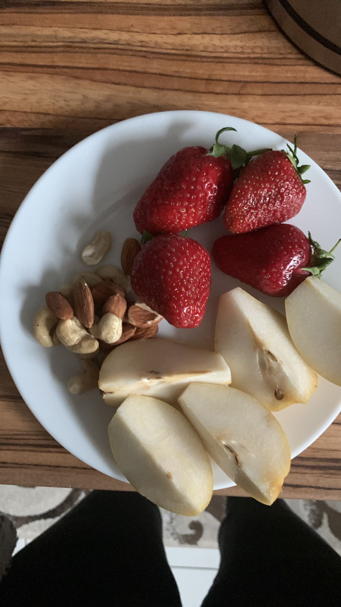 Meyve ve kuruyemiş tabağı