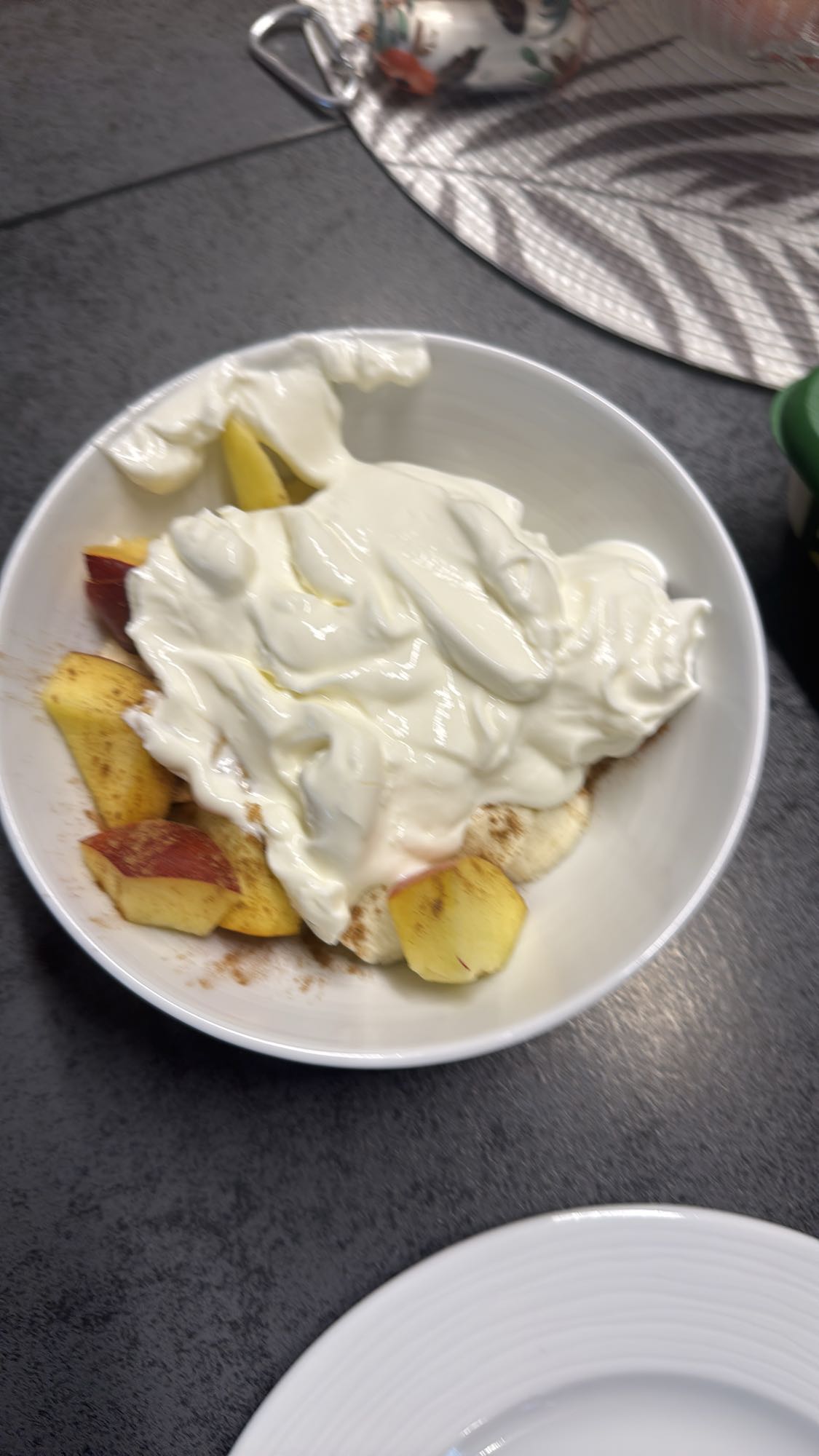 Joghurt mit Apfel