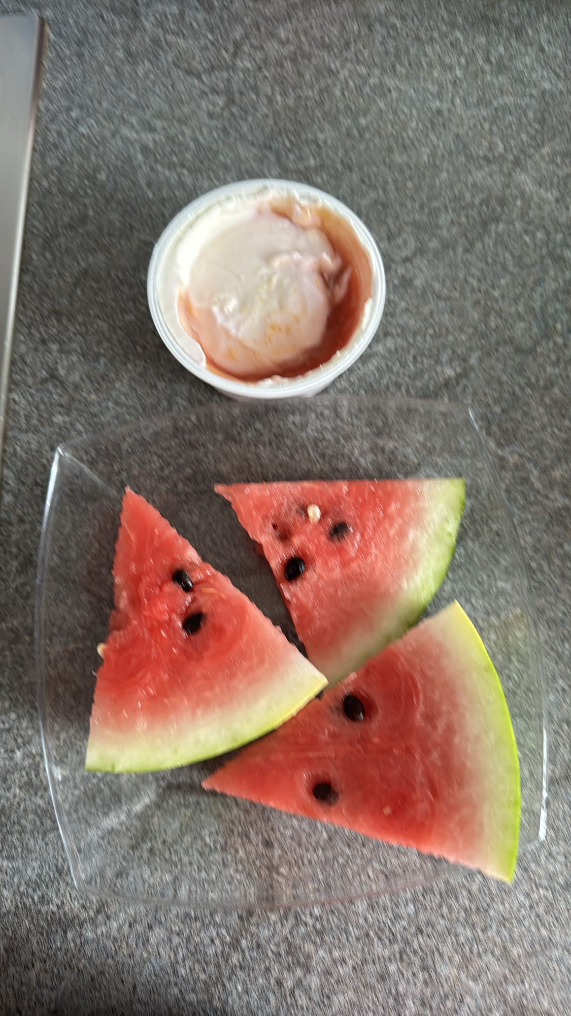 арбуз с йогуртом