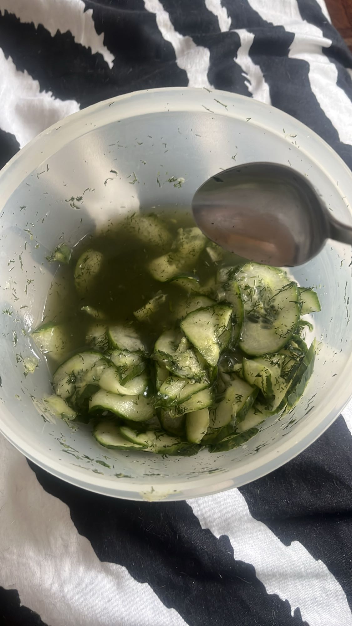 Gurkensalat mit Dill