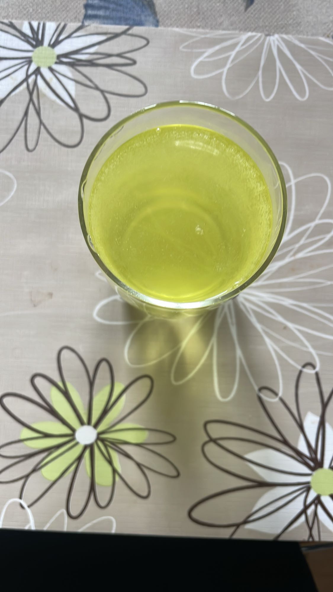 Suc carbogazos galben