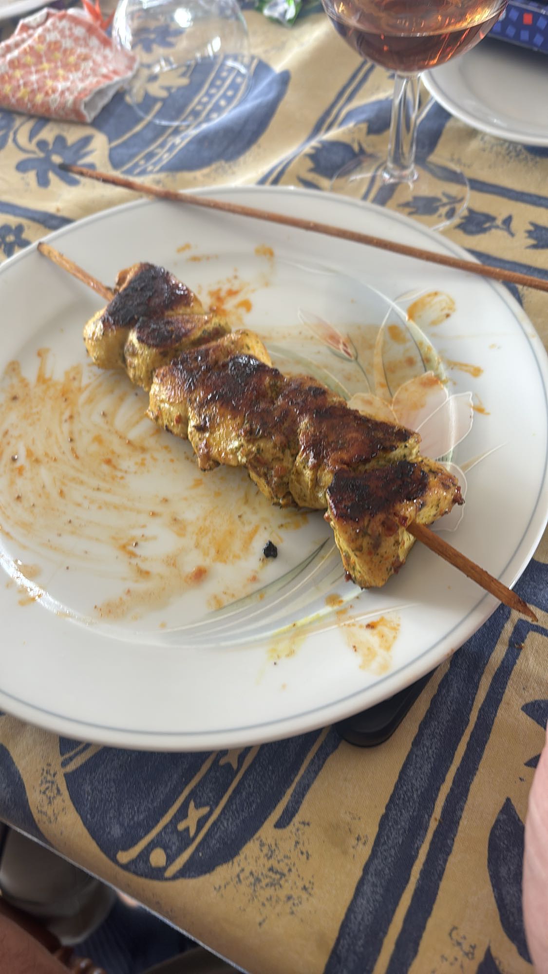 Brochette de poulet grillé