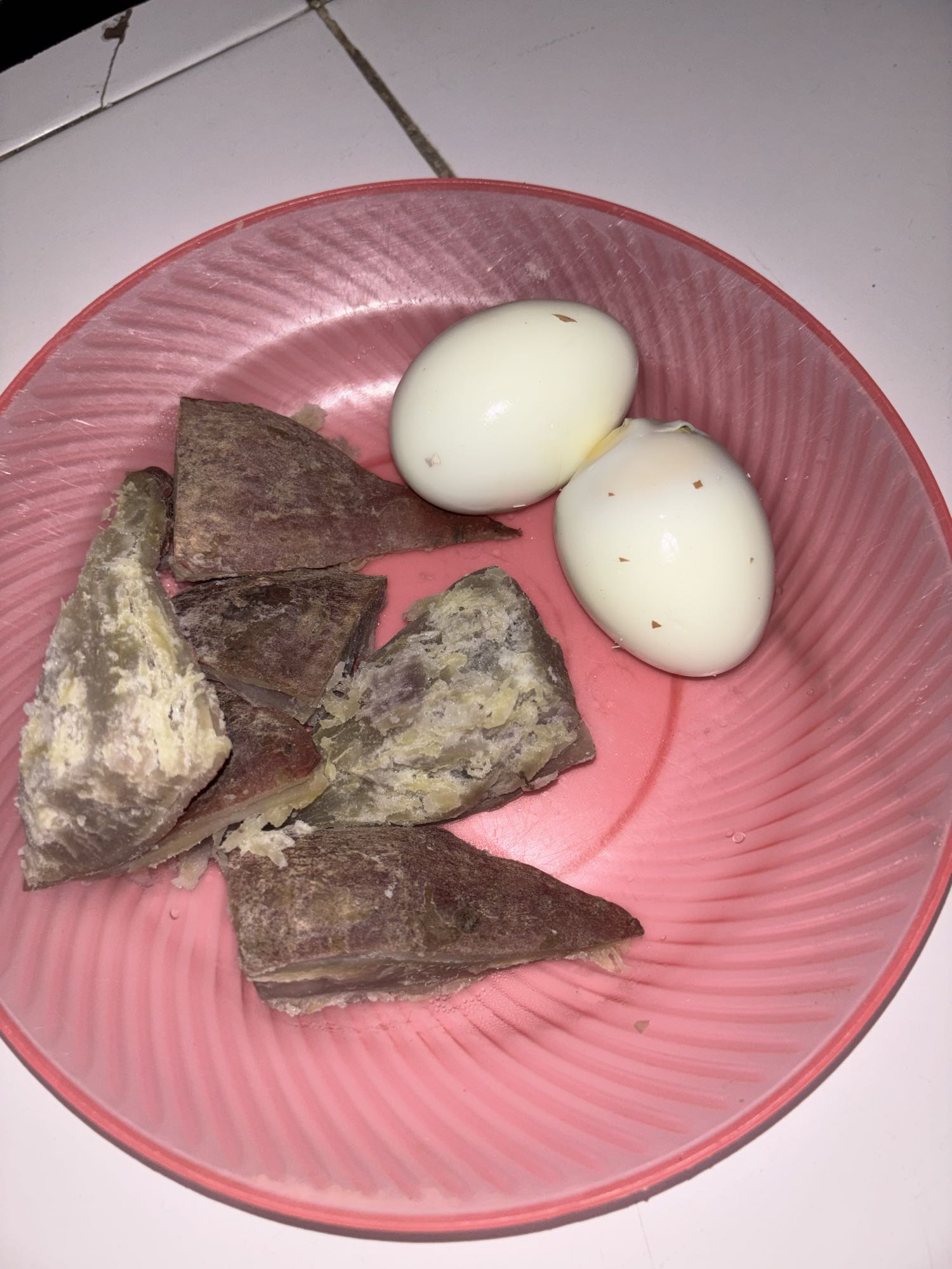 Telur dan ubi rebus
