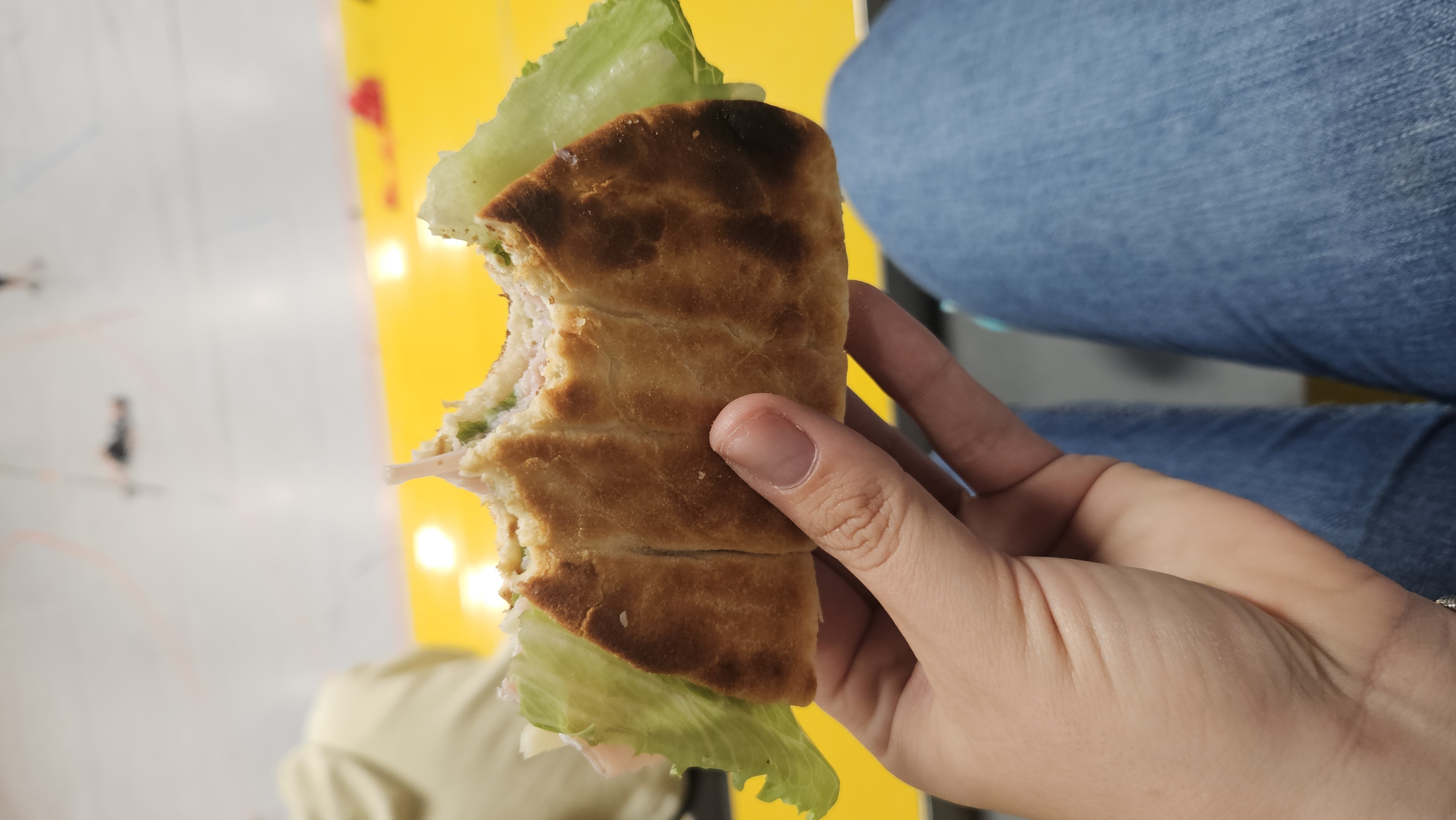 Sandwich con lechuga y jamón