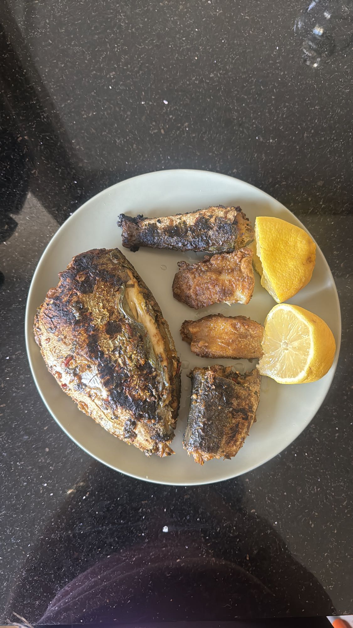Grilled fish with lemon
