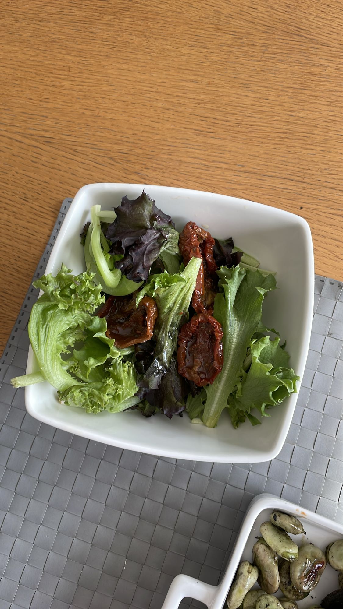 sałatka z suszonymi pomidorami