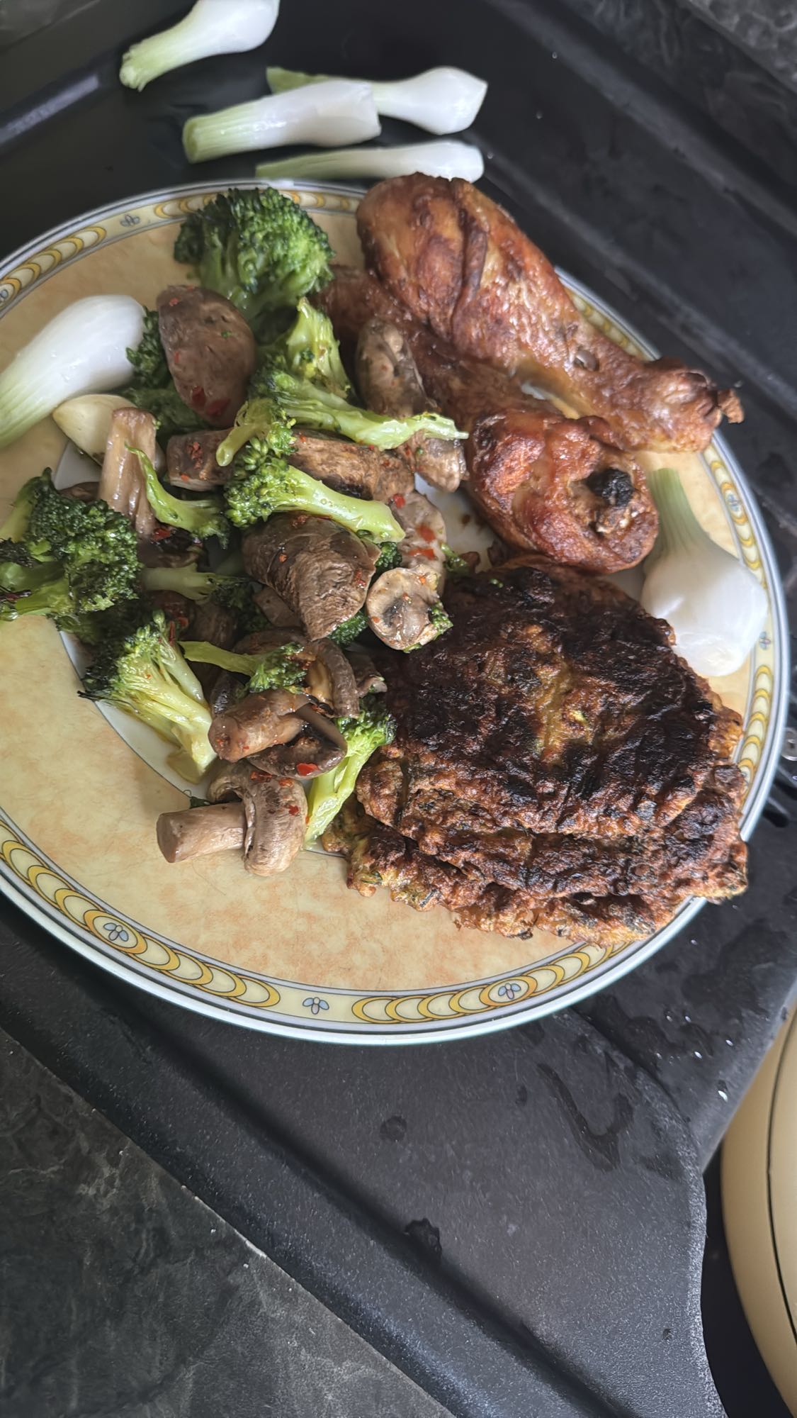 Tavuk ve sebzeli tabak