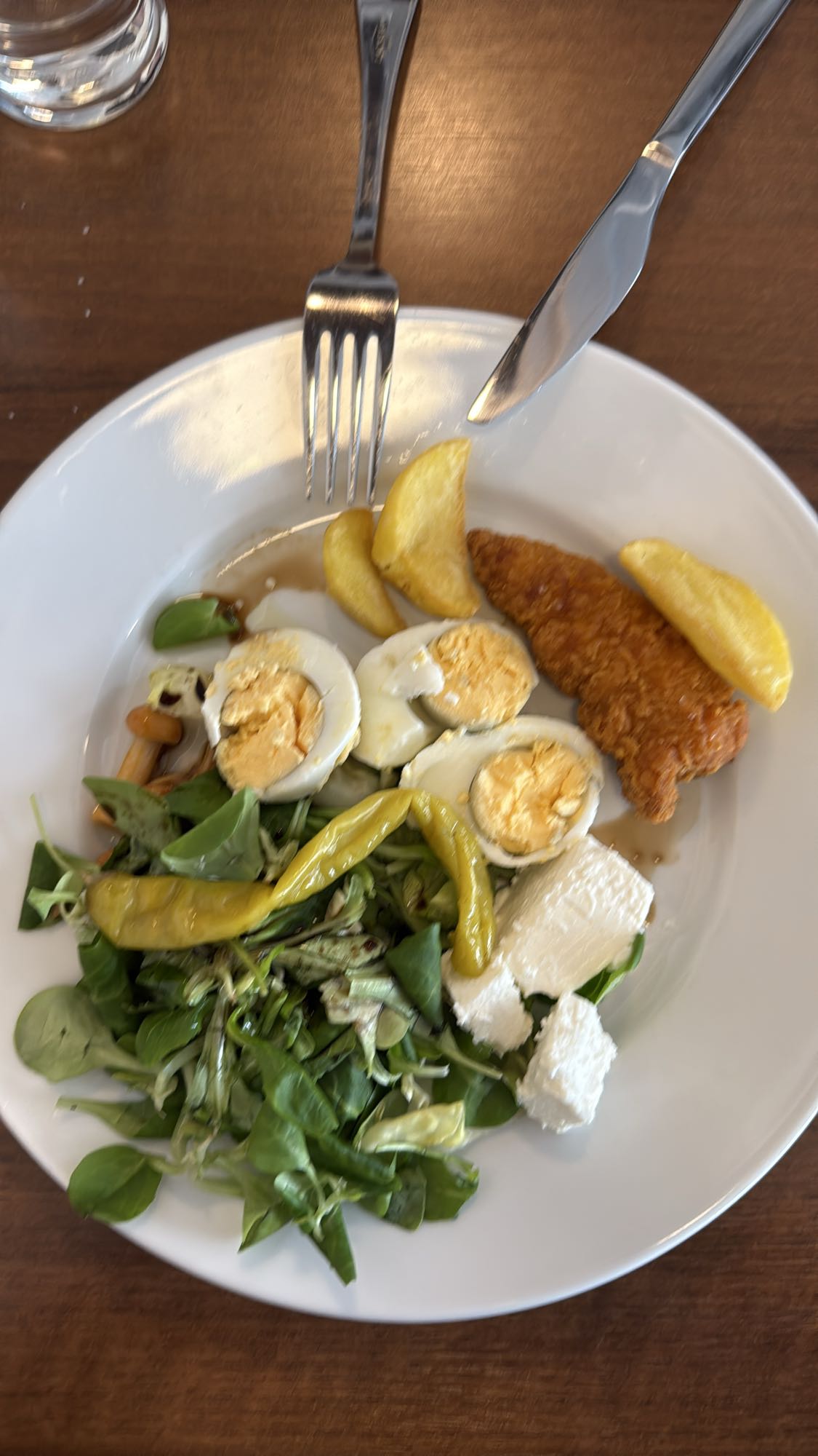 Salată cu ou și pui