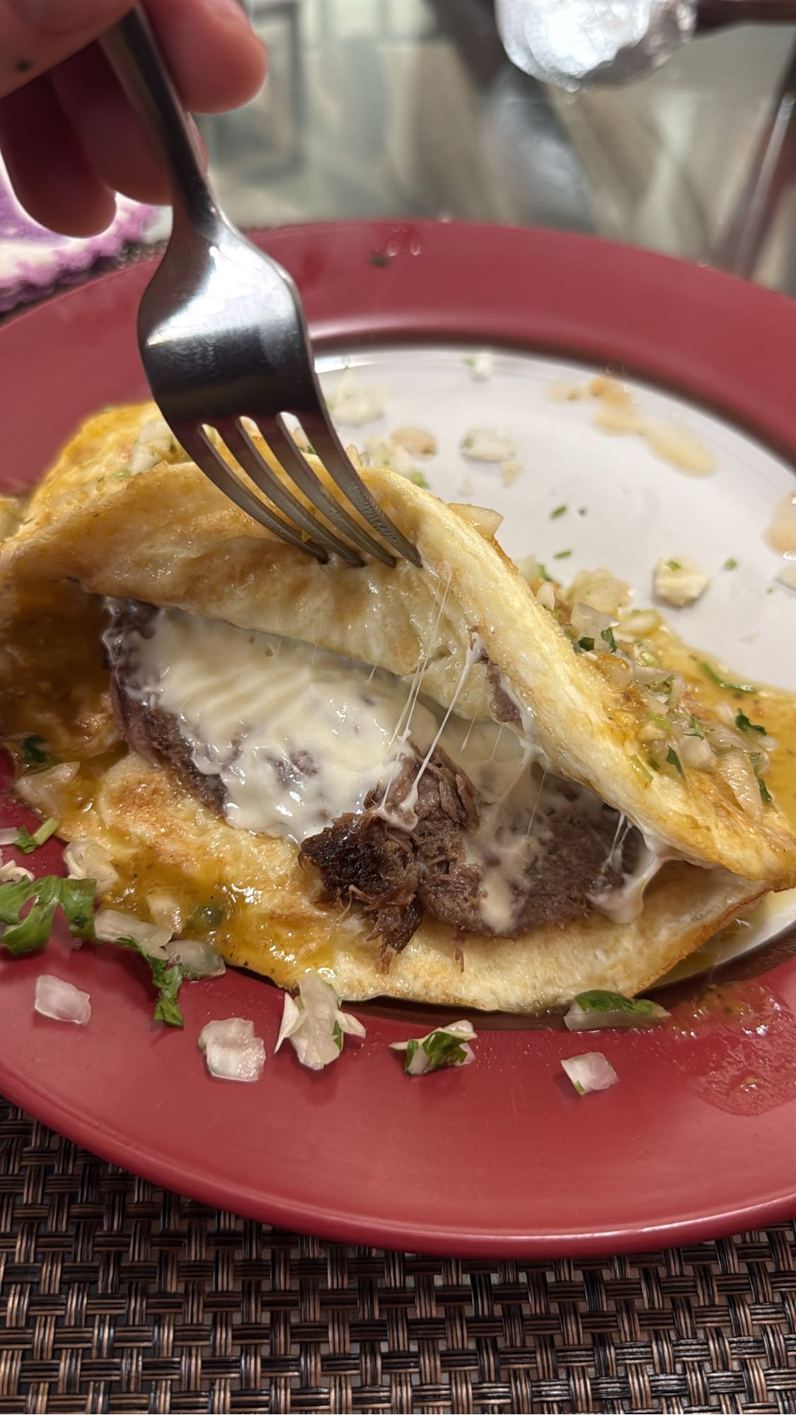 Omelette con claras, lengua y queso Oaxaca