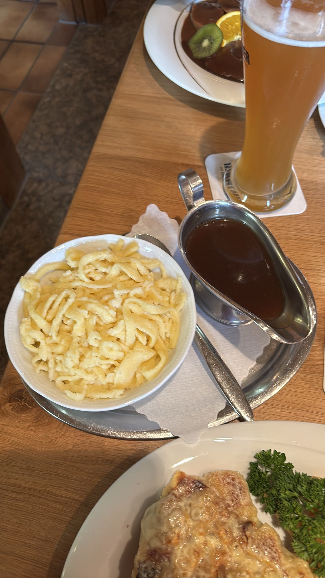 Käsespätzle mit Bratensoße