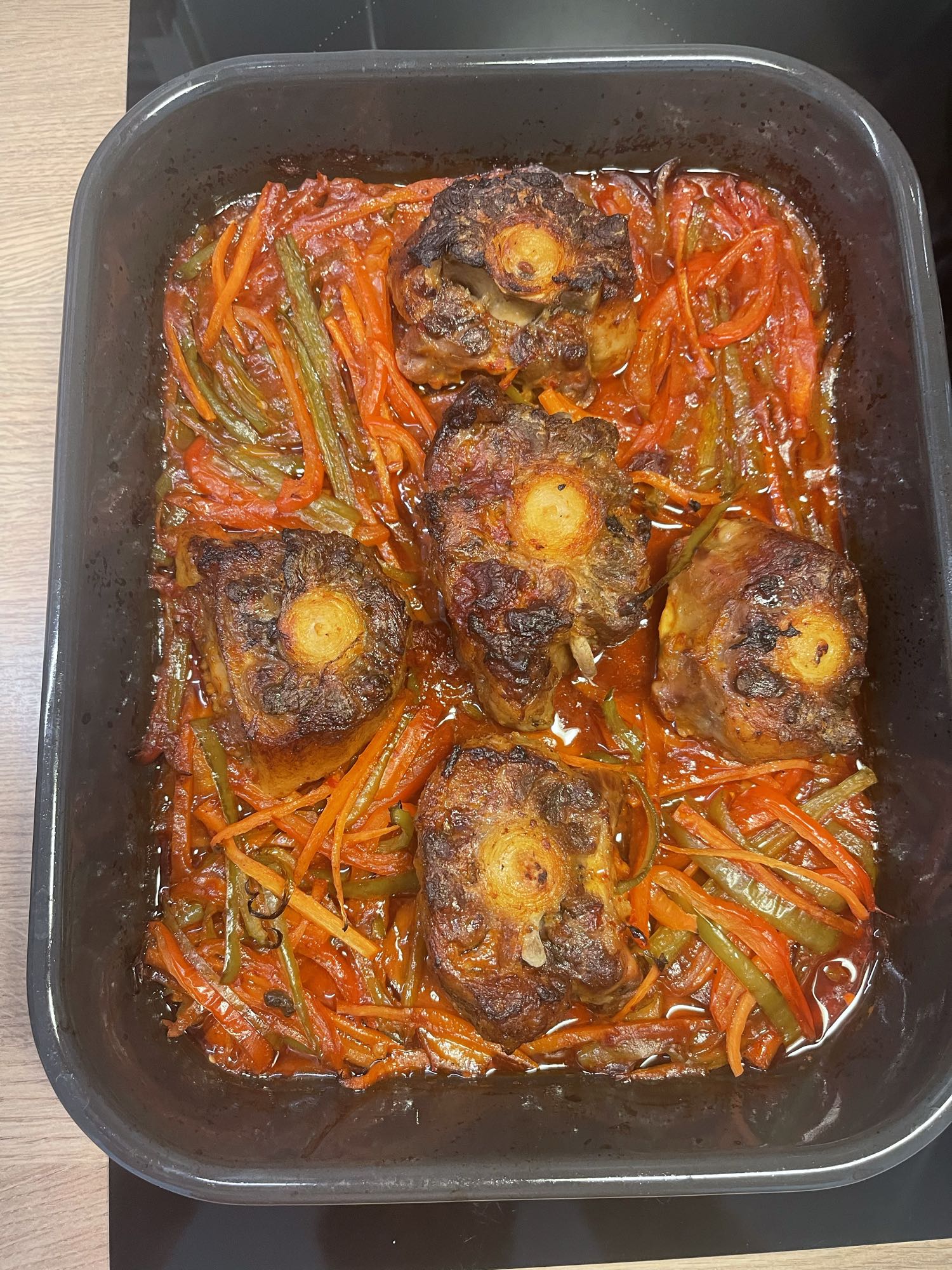 Oxsvansgryta med grönsaker