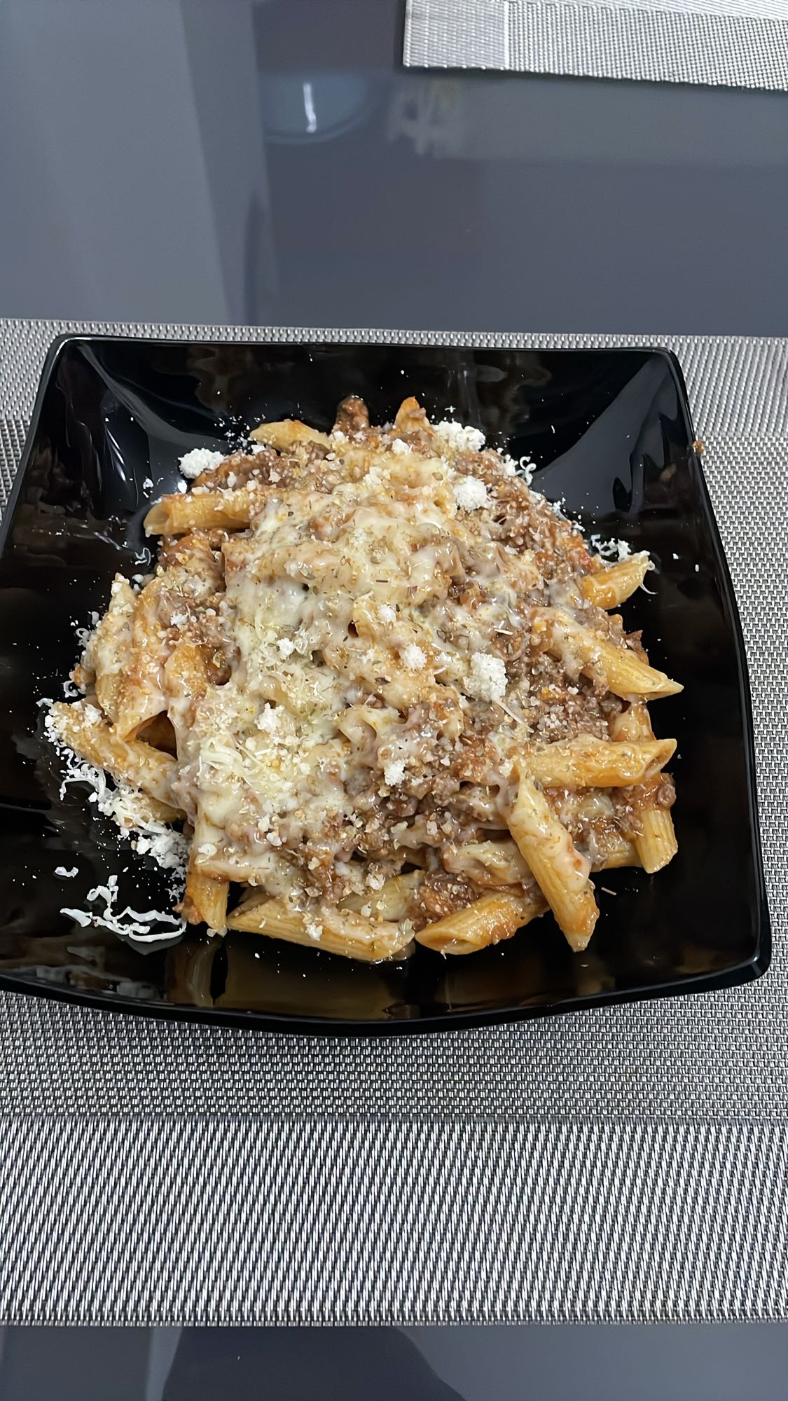 Penne cu carne si branza