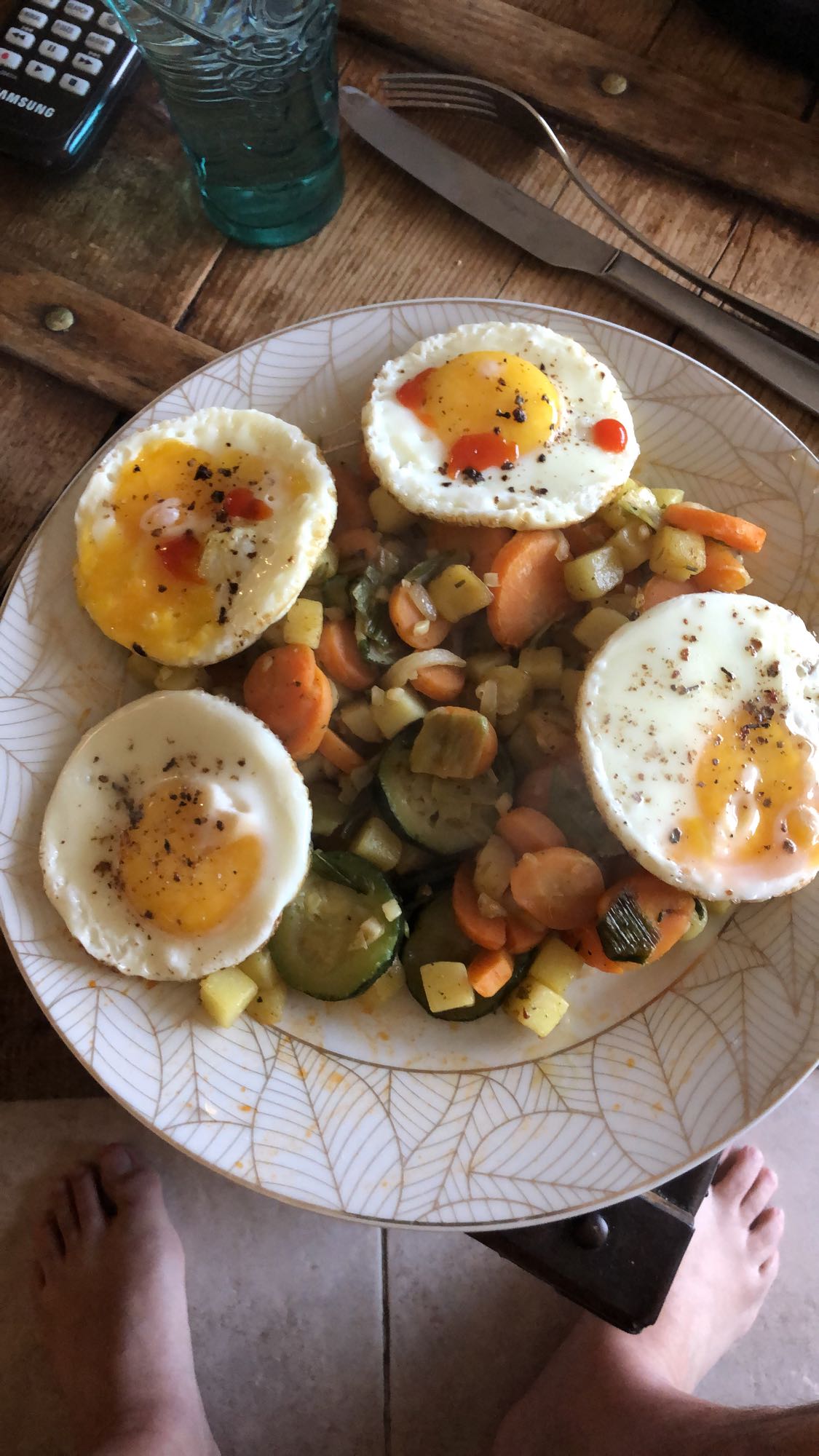 Oeufs et légumes sautés