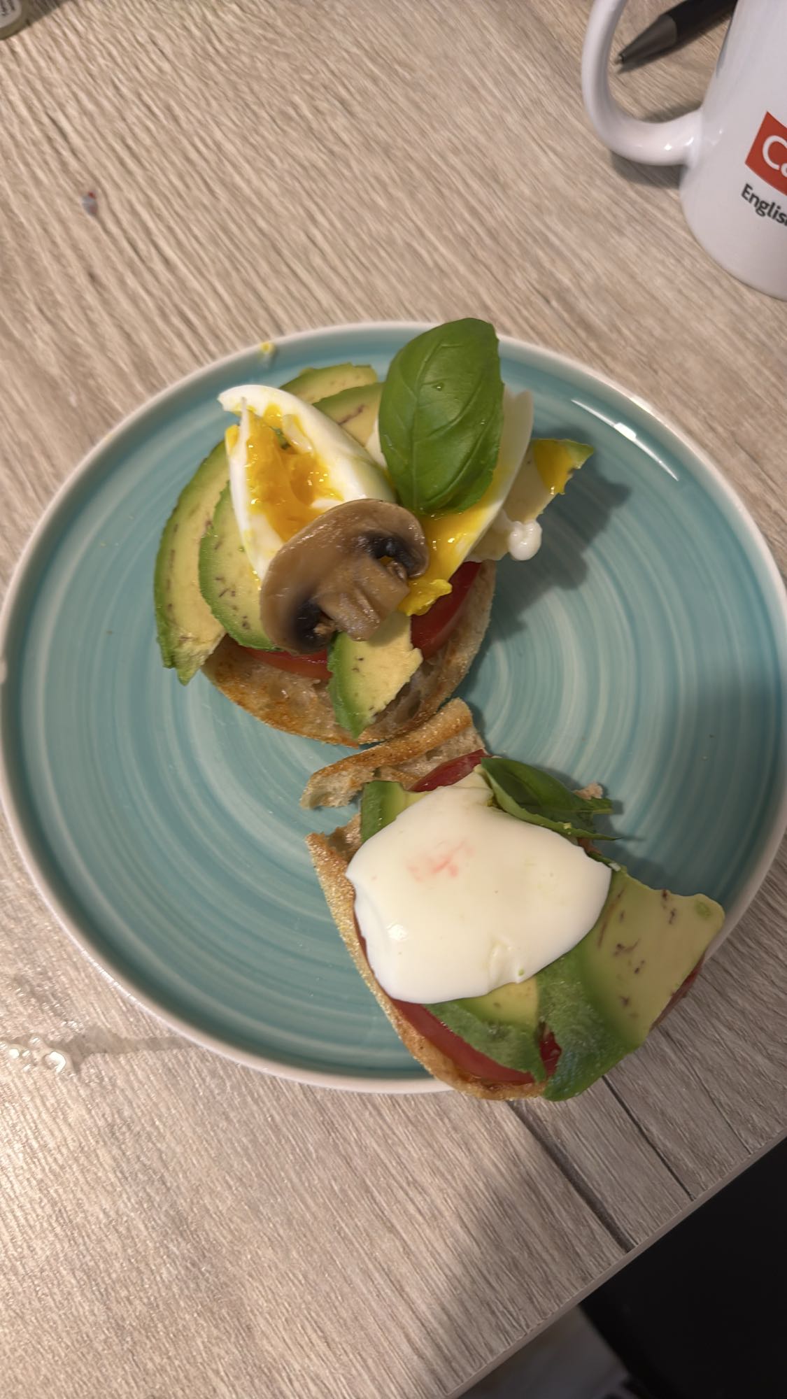 Kanapki z jajkiem i awokado