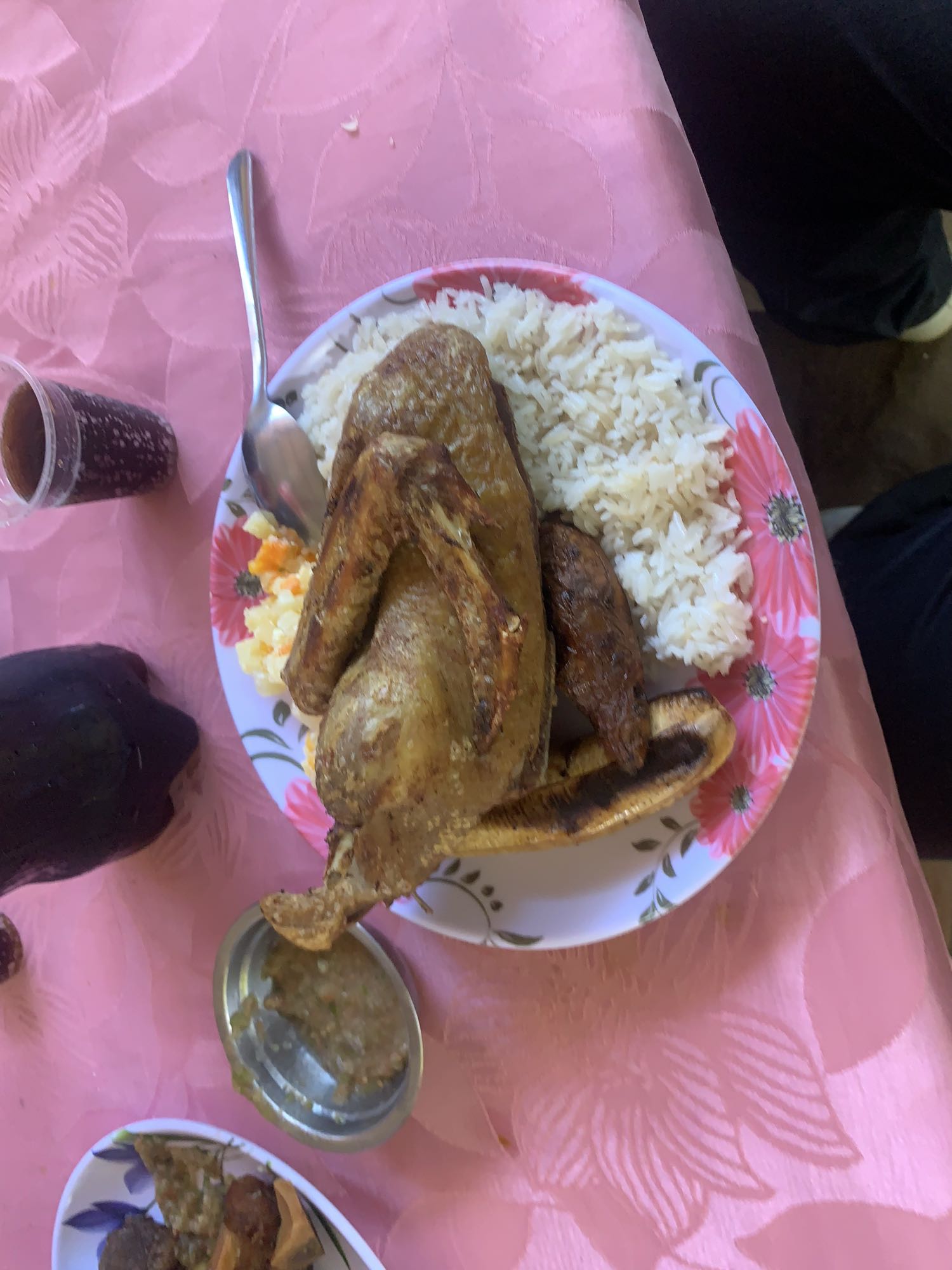 Pollo con arroz y plátano