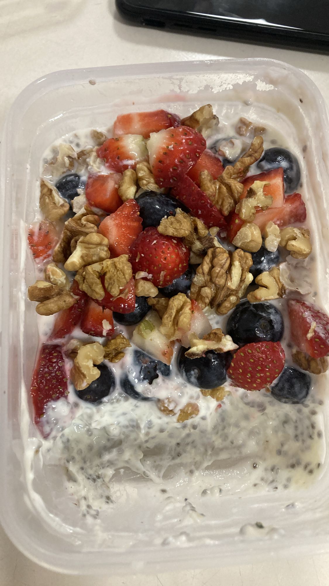 Mic dejun cu iaurt si fructe