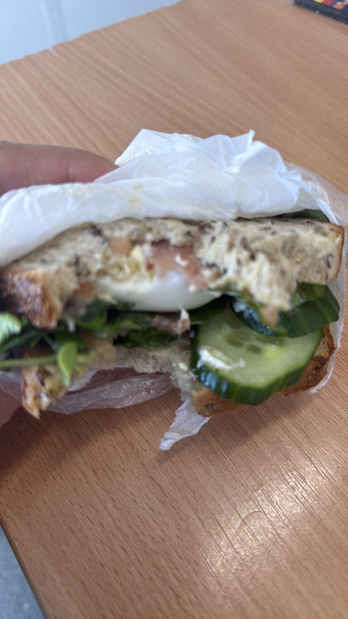 Sandviș cu ou și legume