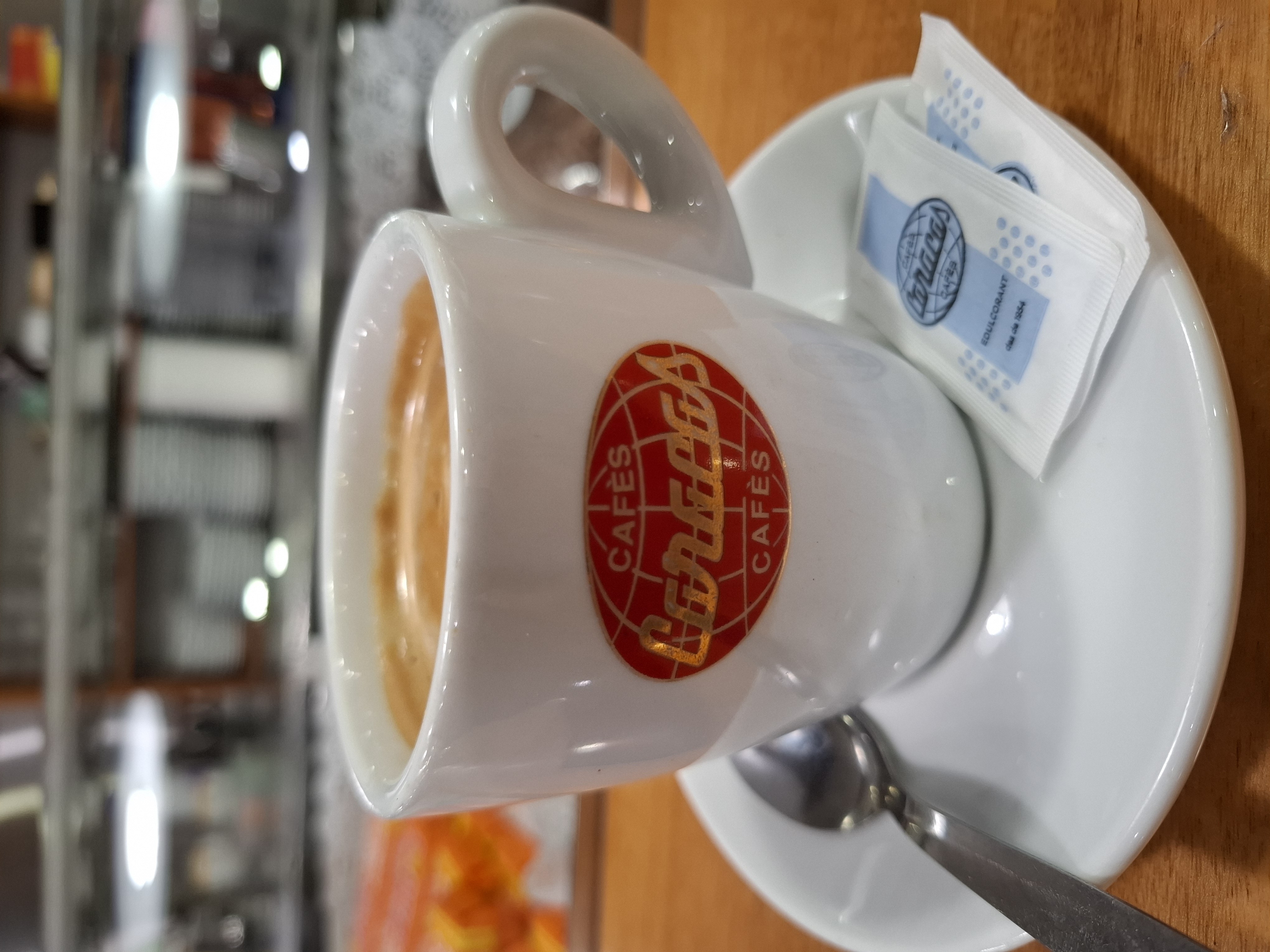 Café solo con azúcar