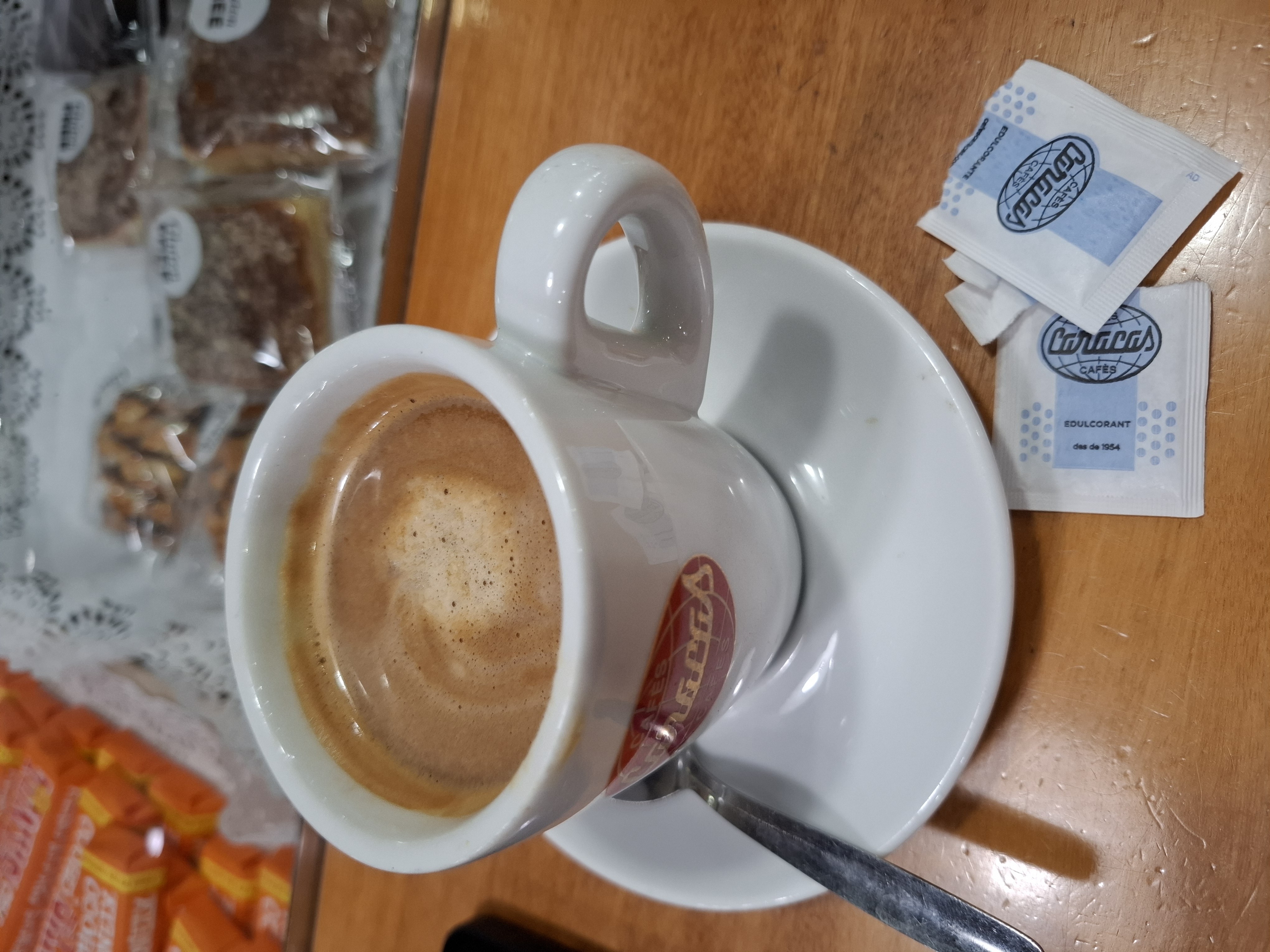 café con leche y edulcorante