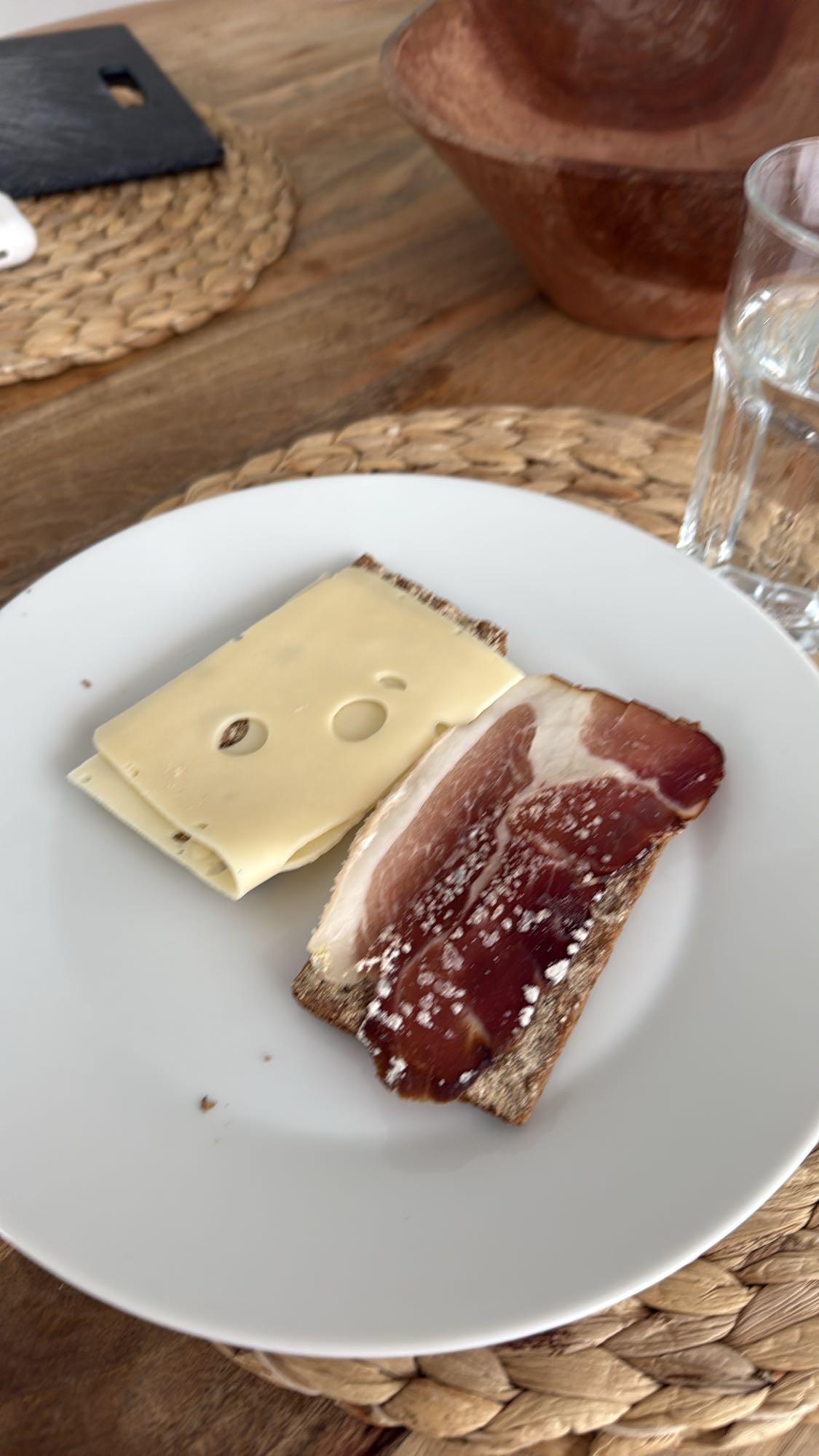 Kanapki z serem i szynką