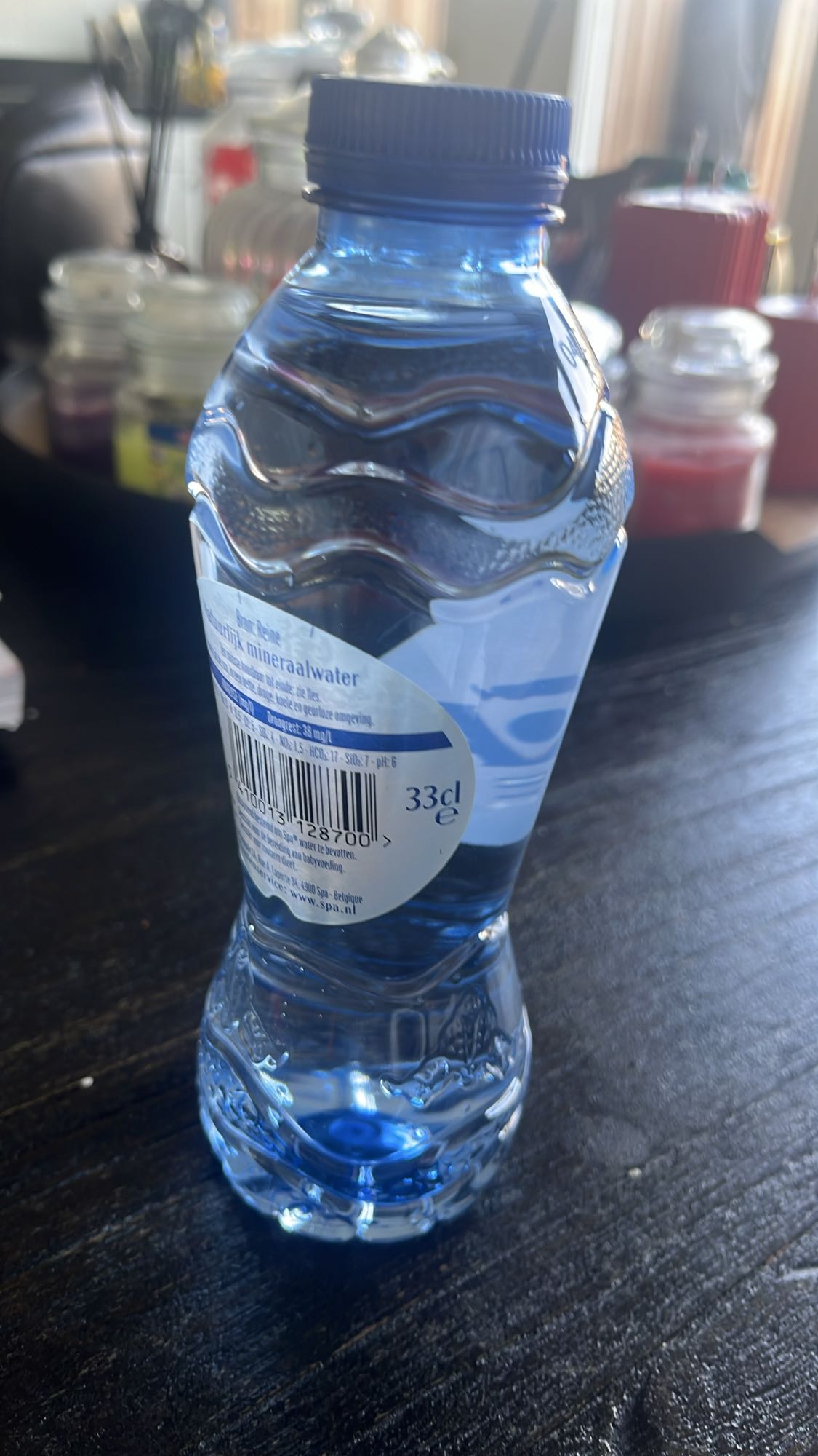 fles mineraalwater