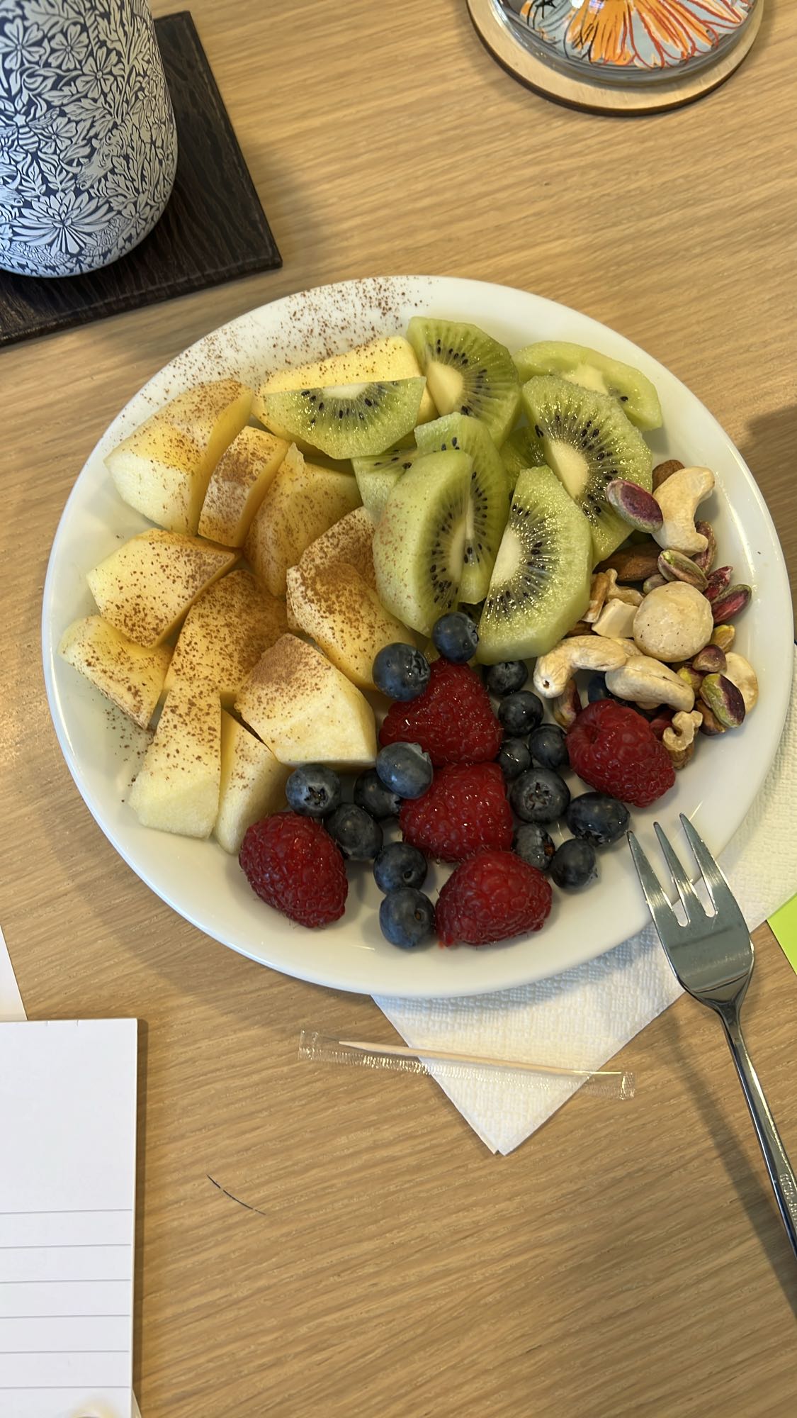 Φρουτοσαλάτα με ξηρούς καρπούς