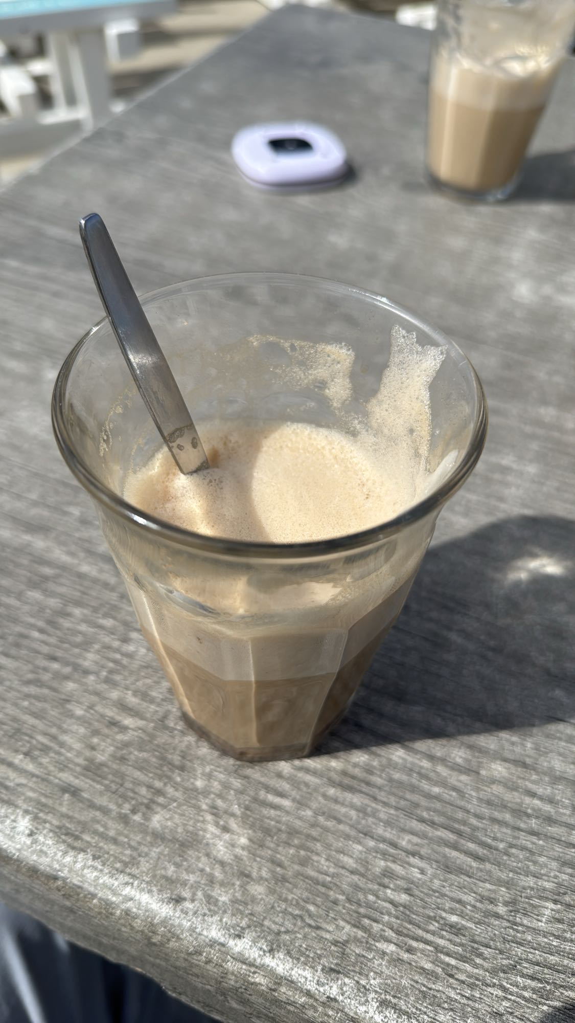 Chai Latte mit einem Espresso