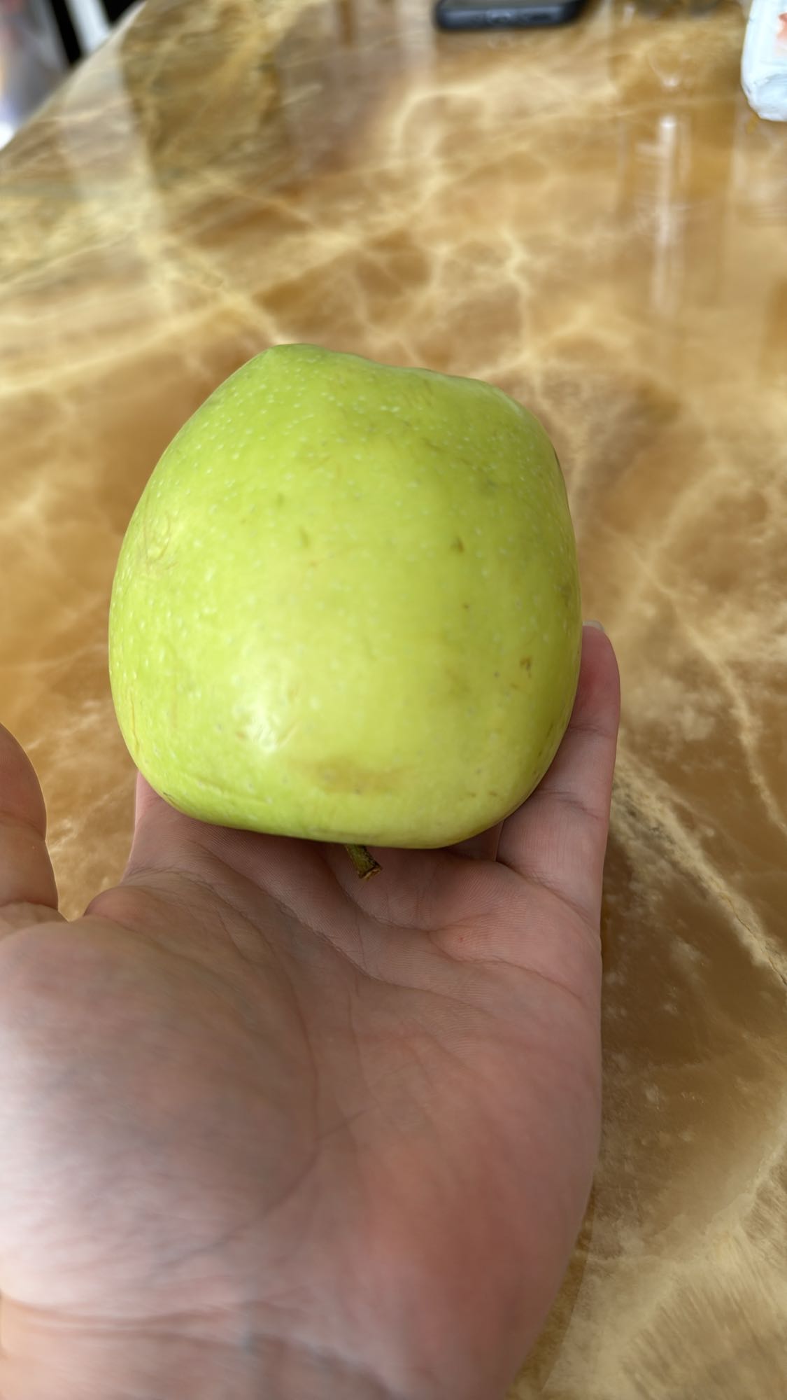 зелёное яблоко