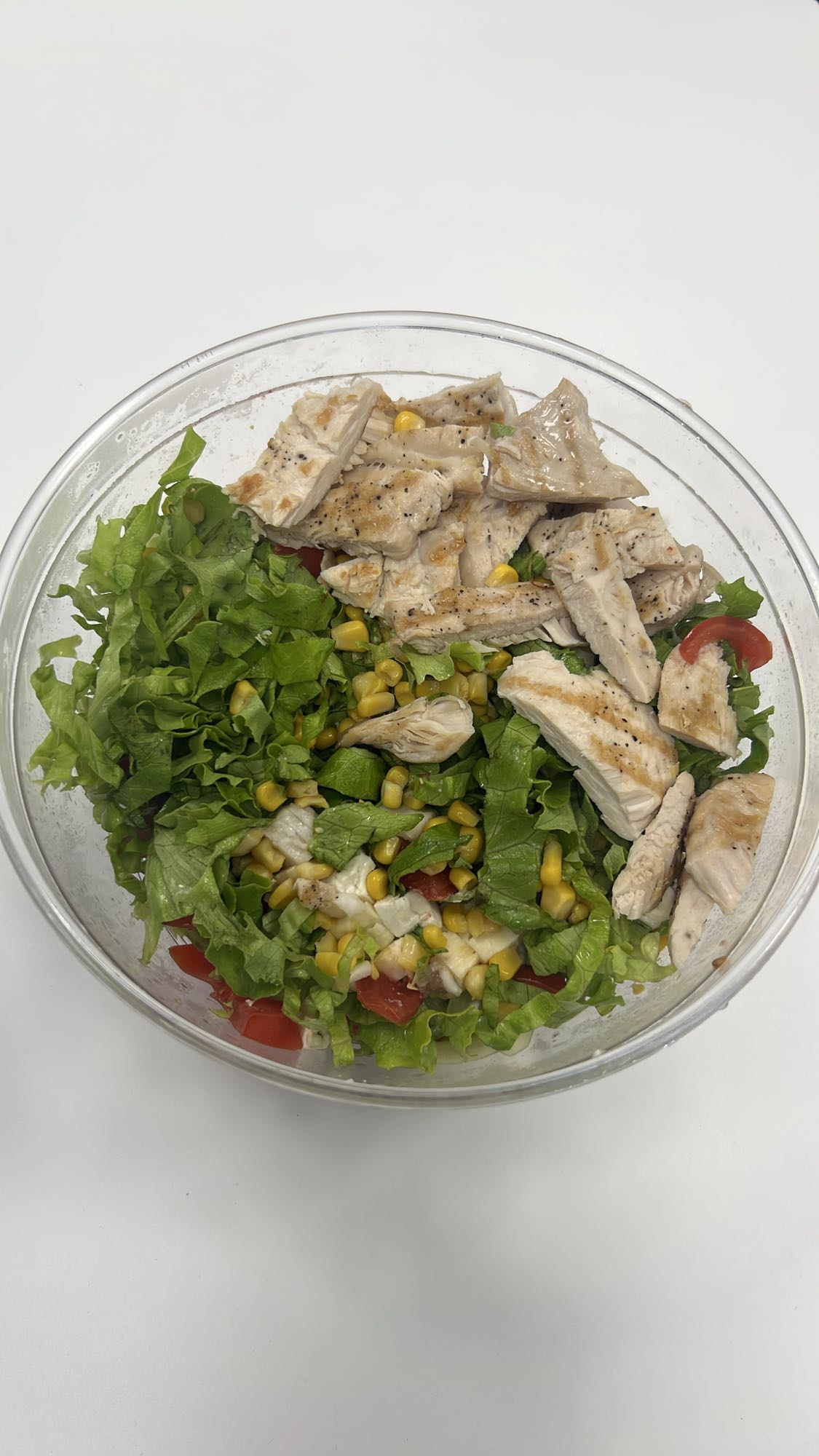 Salată cu pui la grătar