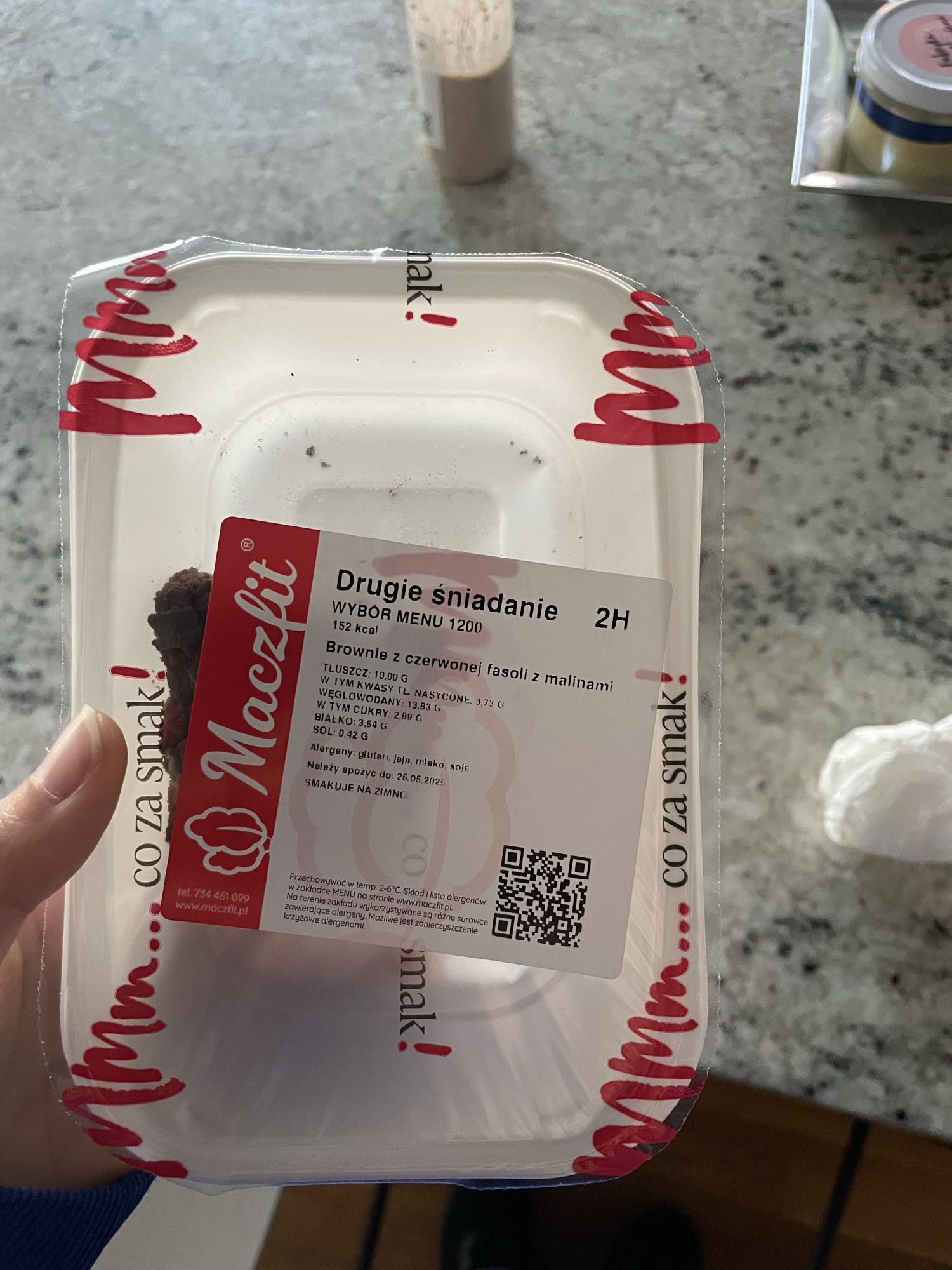 Brownie z fasoli i malin