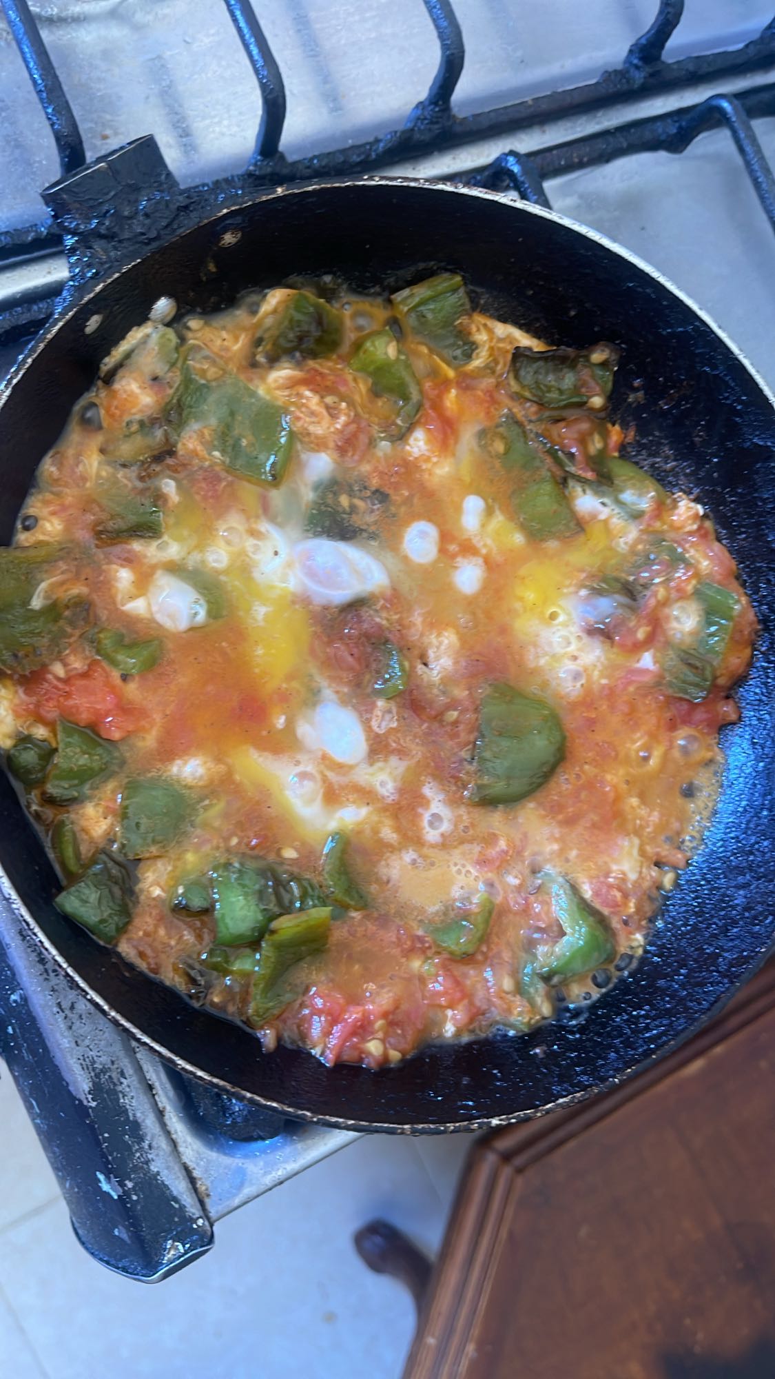 Oeufs poêlés légumes et poulet